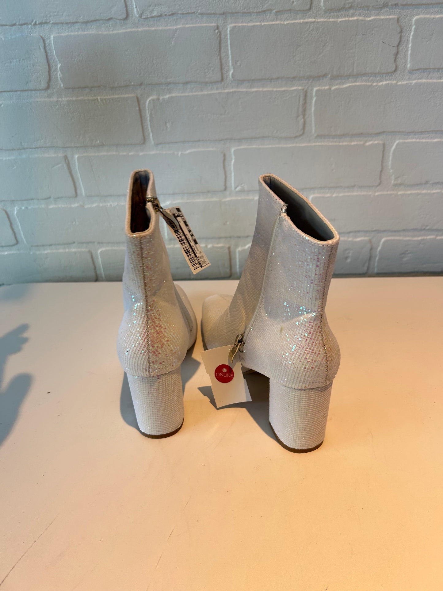 Boots Ankle Heels By Cmf In White, Size: 5.5