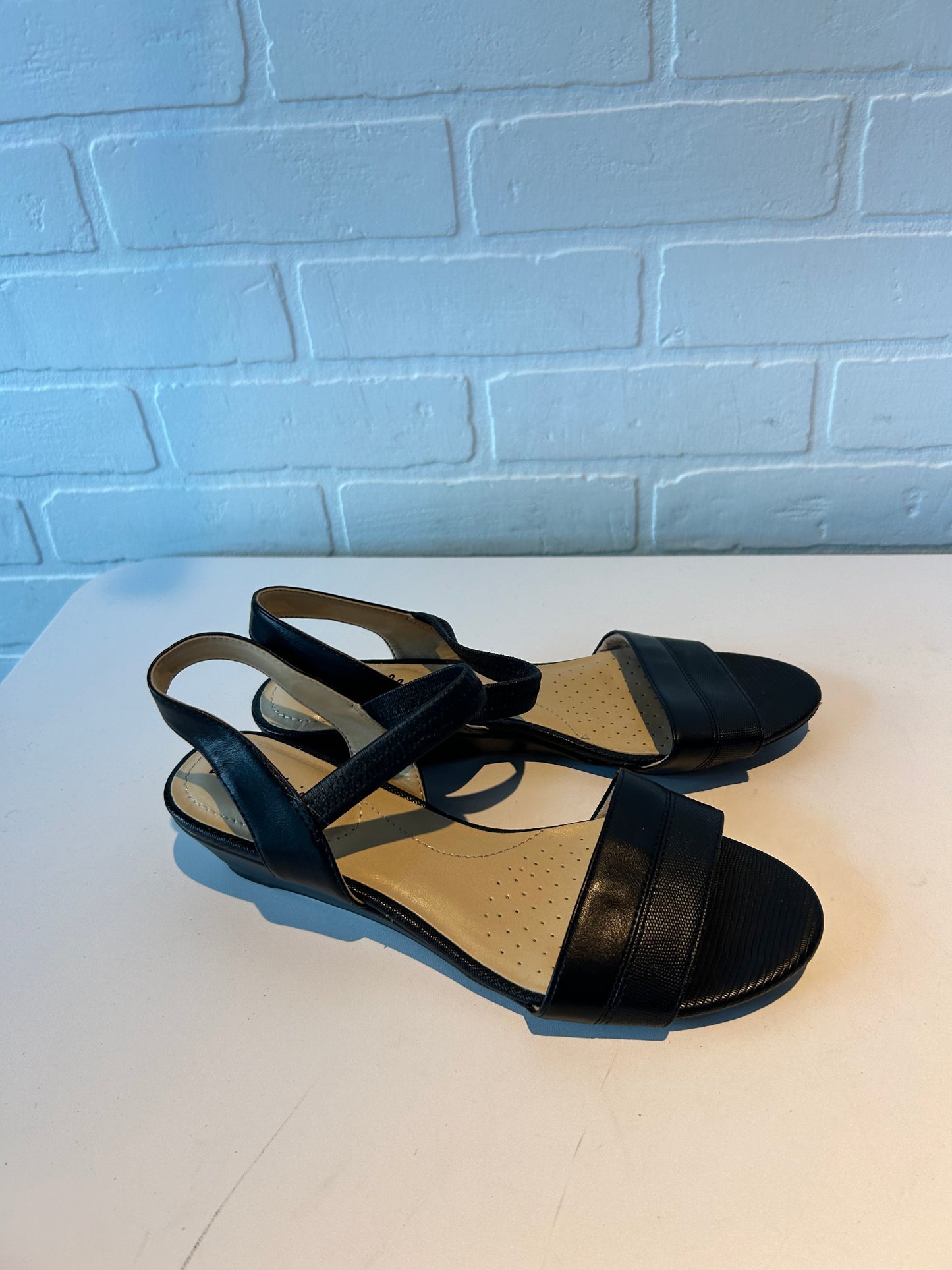 Sandals Flats By Life Stride In Black, Size: 9