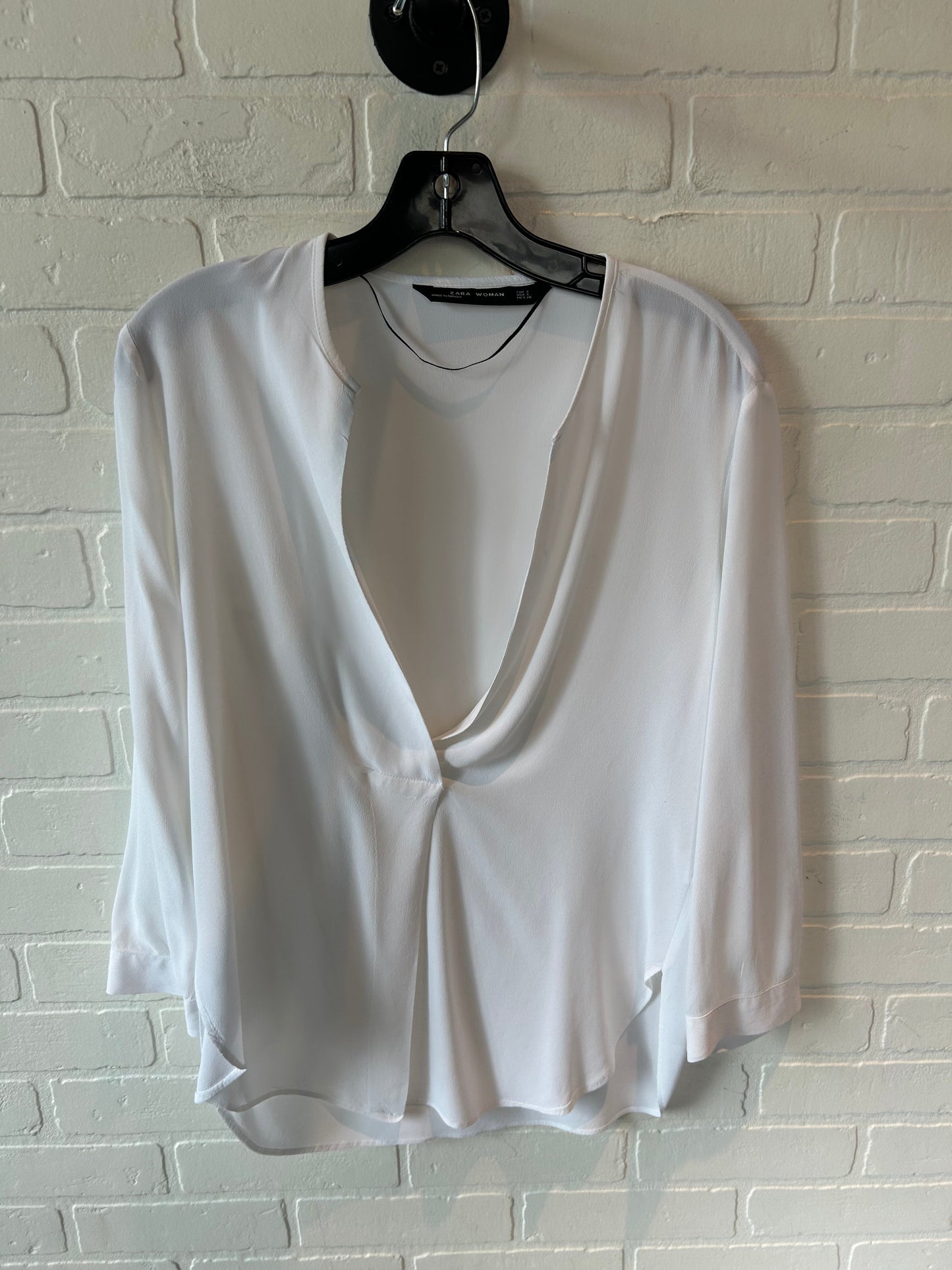 Top Long Sleeve By Zara Basic In White, Size: S