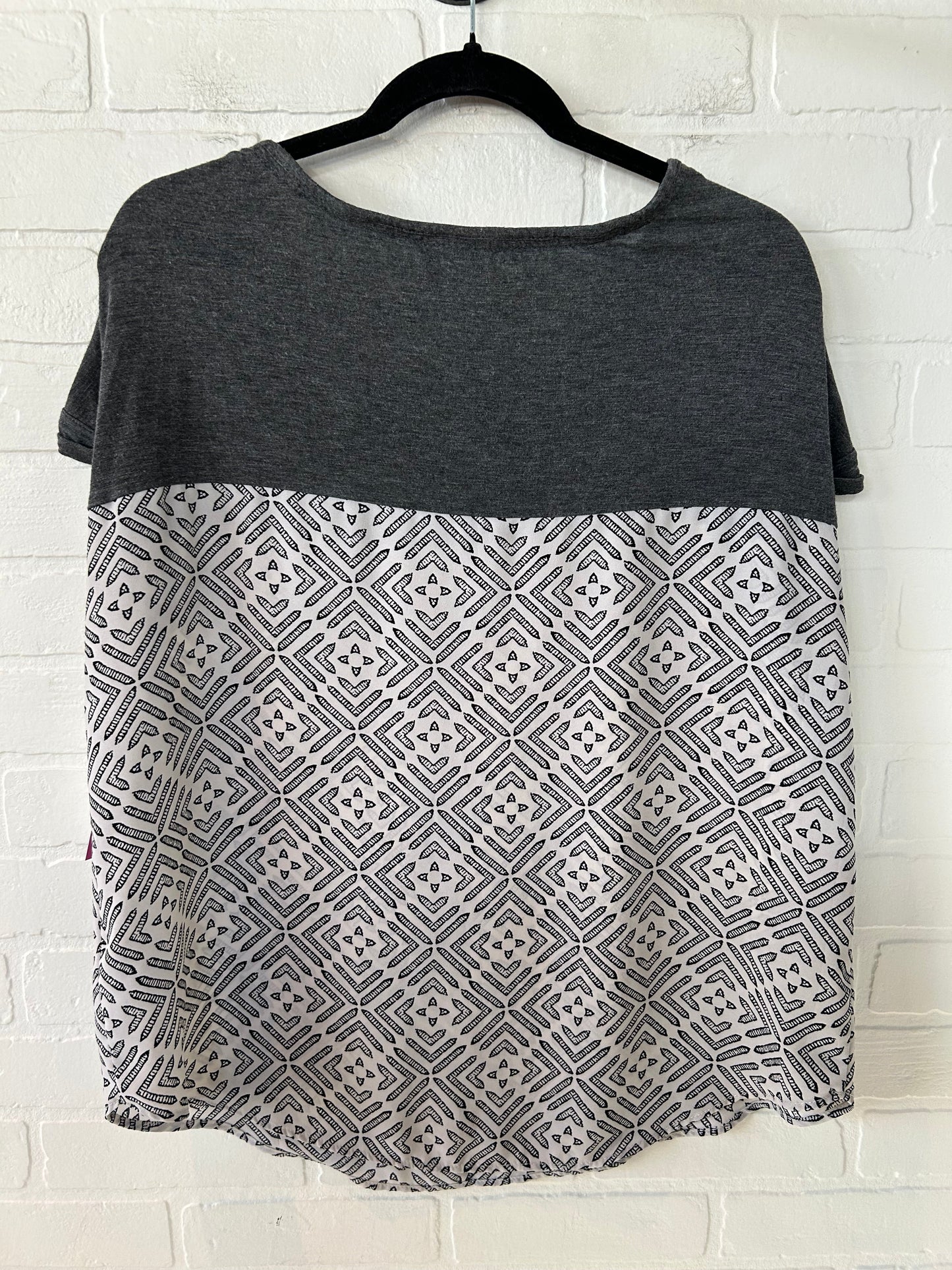 Top Short Sleeve By Knox Rose In Cream & Grey, Size: L