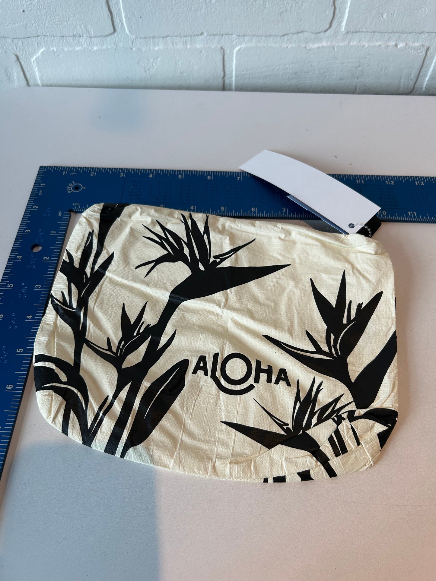 Makeup Bag By ALOHA COLLECTION, Size: Medium