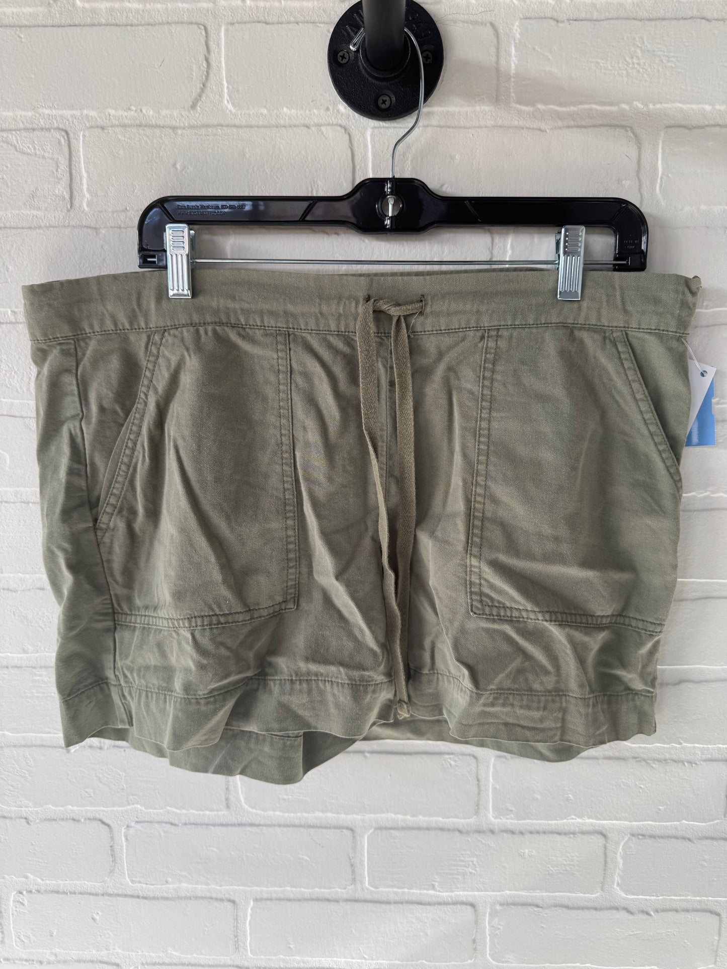 Shorts By Cabi In Green, Size: 10