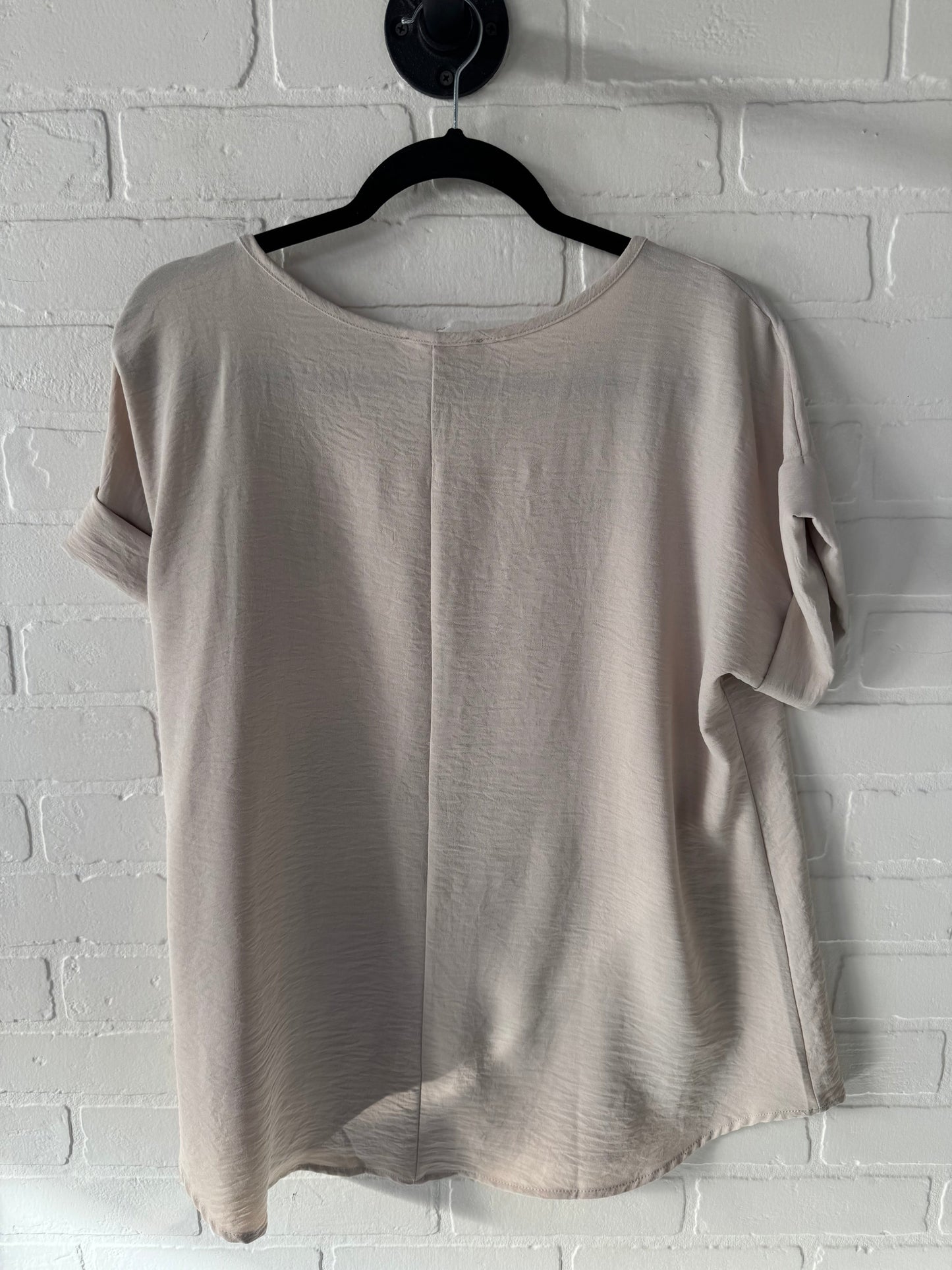 Top Short Sleeve By Entro In Cream, Size: M