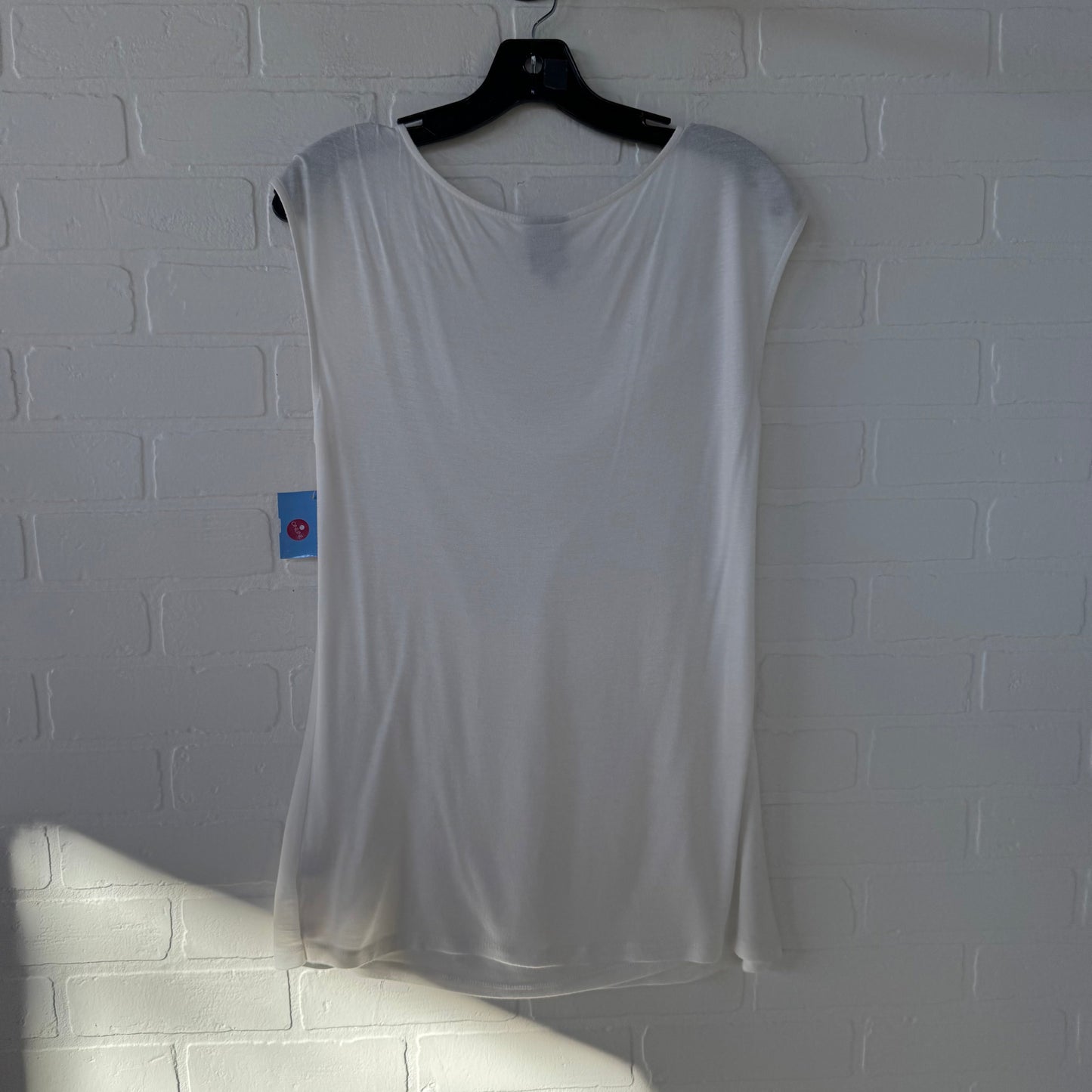 Top Sleeveless By Bobeau In White, Size: L