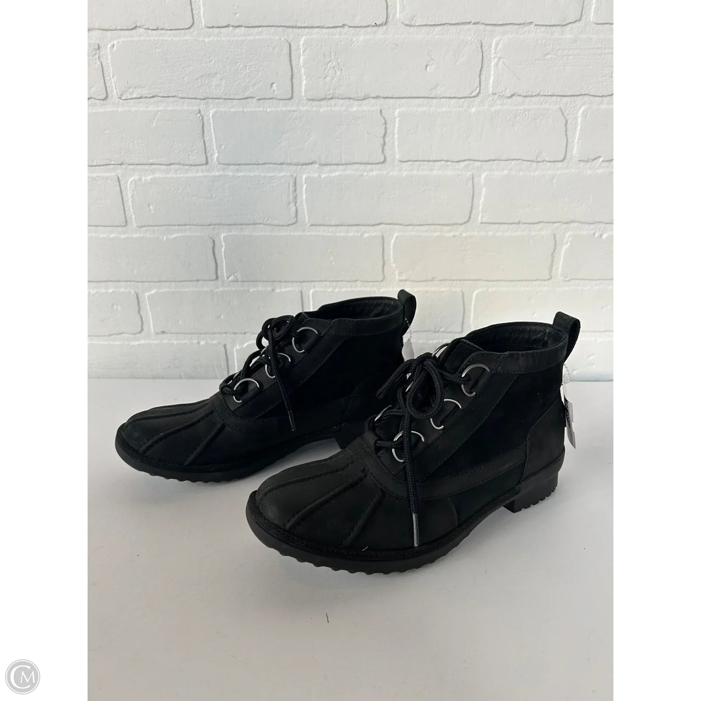 Boots Designer By Ugg In Black, Size: 8
