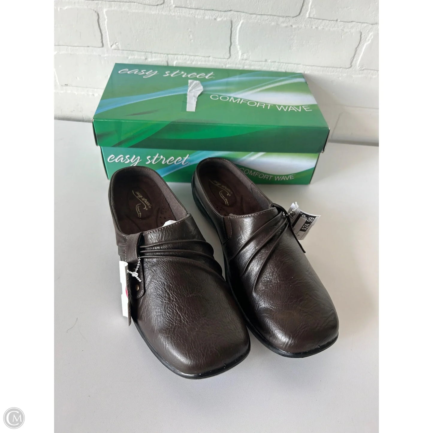 Shoes Flats By Easy Spirit In Brown, Size: 10