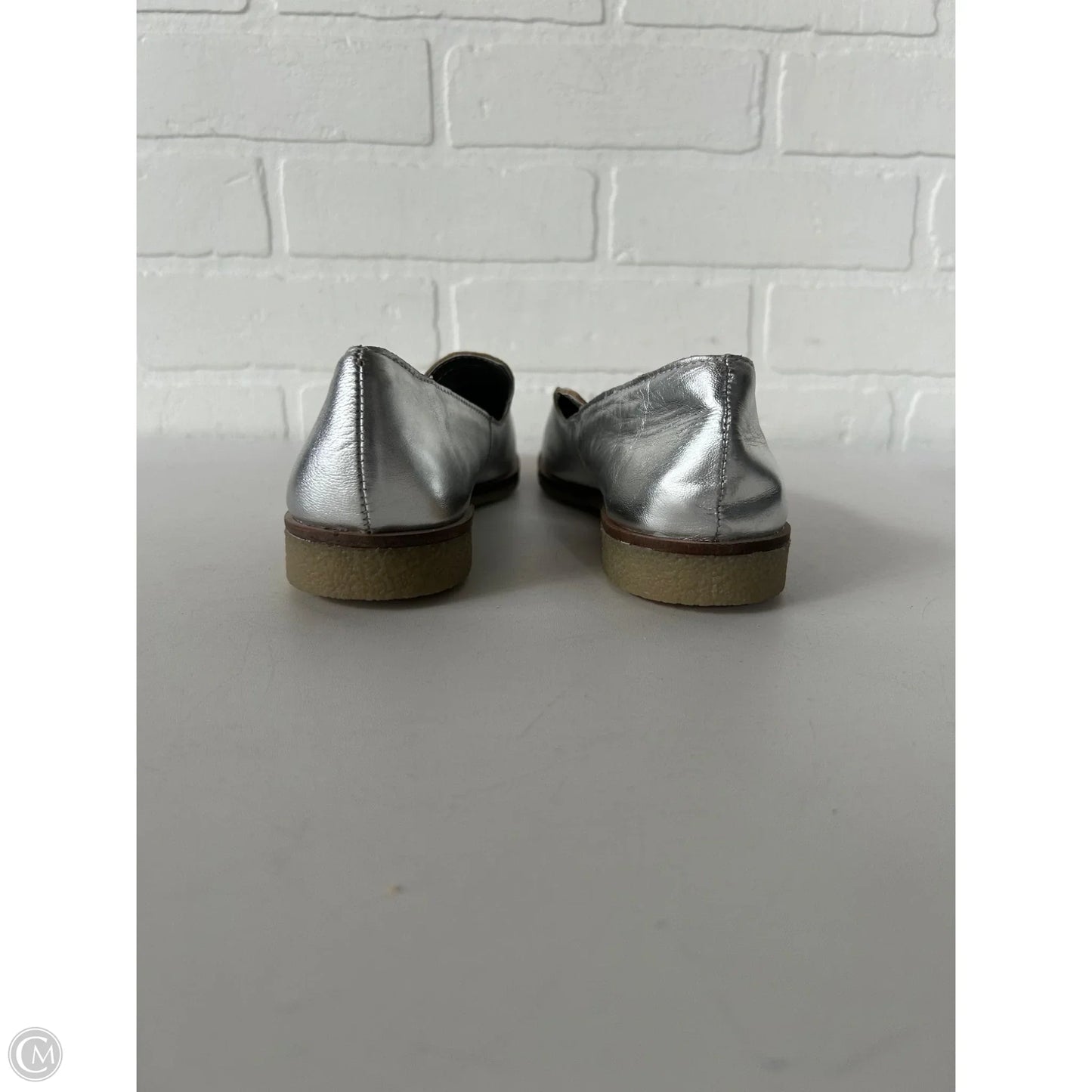 Shoes Flats By Dolce Vita In Silver, Size: 6