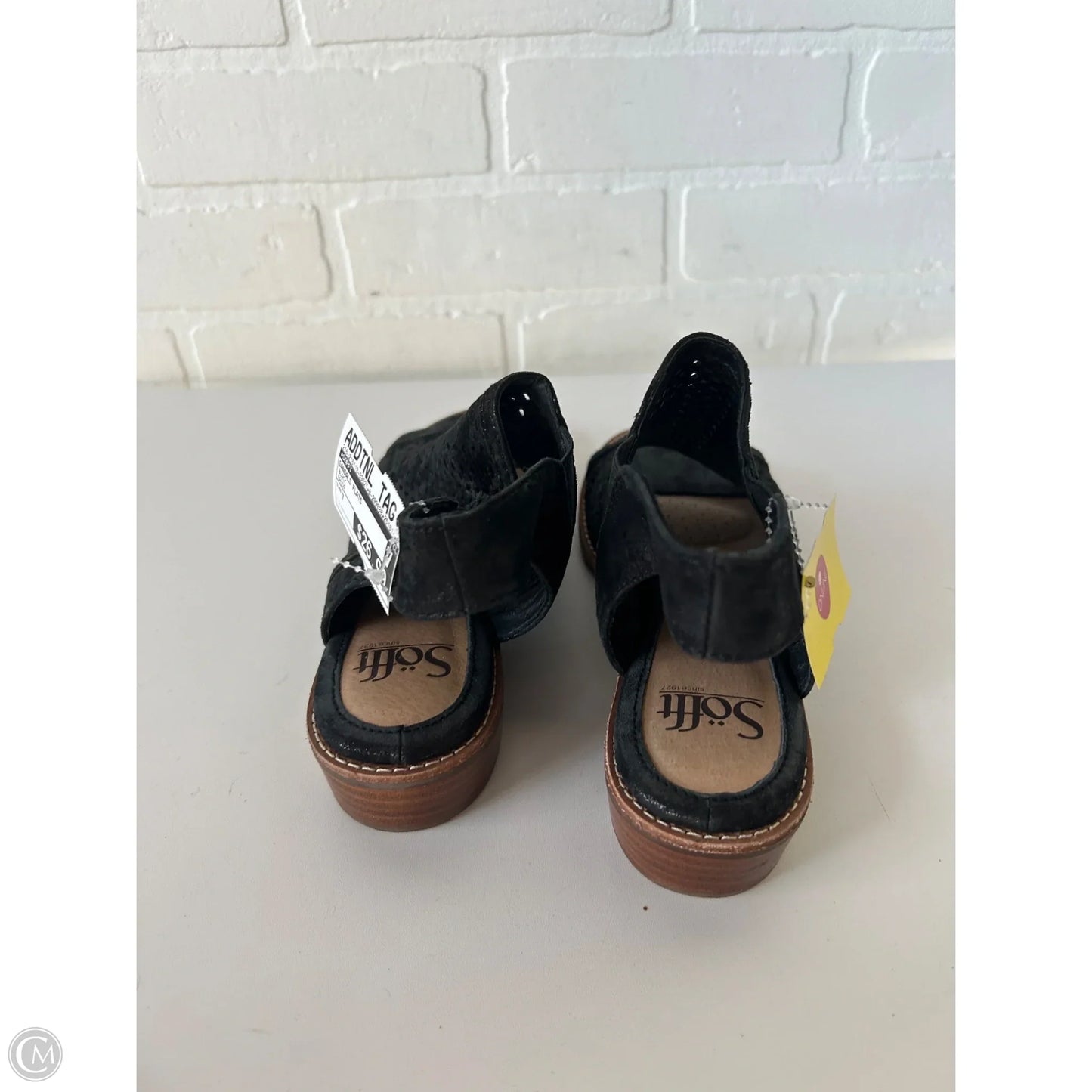 Sandals Flats By Sofft In Black, Size: 7