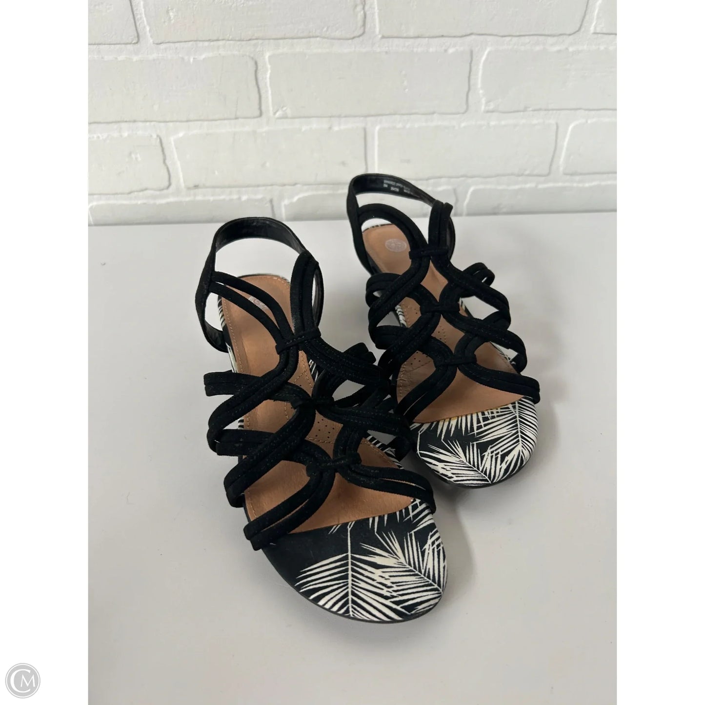 Sandals Flats By Dressbarn In Black & White, Size: 8