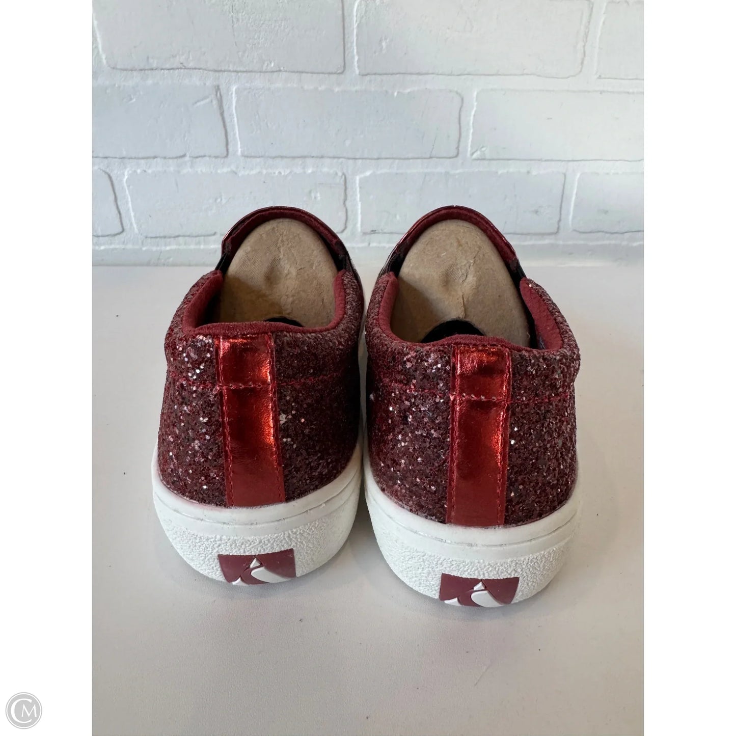 Shoes Sneakers By Skechers In Red & White, Size: 9