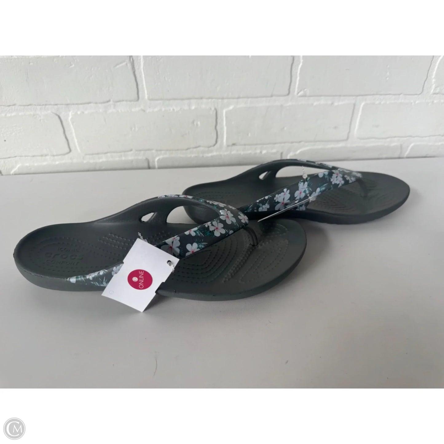 Sandals Flip Flops By Crocs In Grey & White, Size: 8