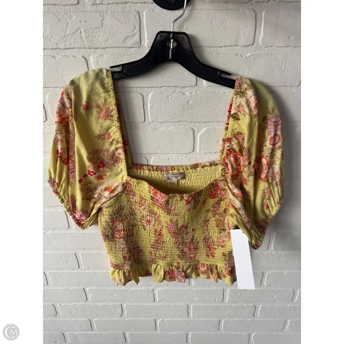 Top Short Sleeve By Clothes Mentor In Yellow, Size: M