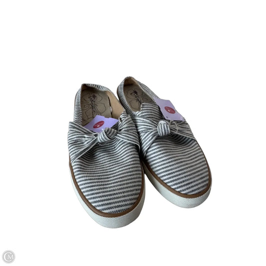 Shoes Sneakers By Clothes Mentor In Blue & White, Size: 8
