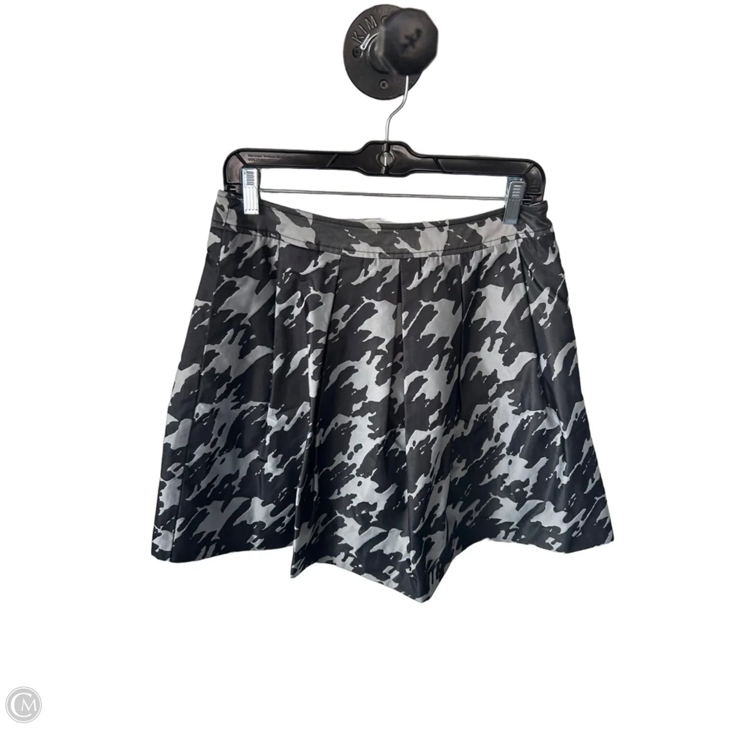 Skirt Mini & Short By Clothes Mentor In Grey & Silver, Size: 6