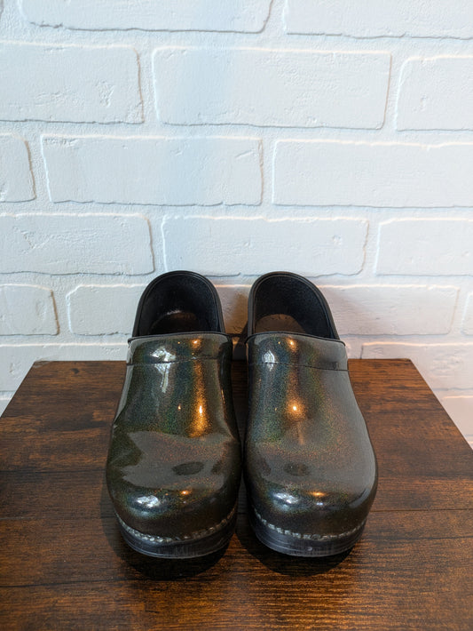 Multi-colored Shoes Flats Dansko, Size 7.5