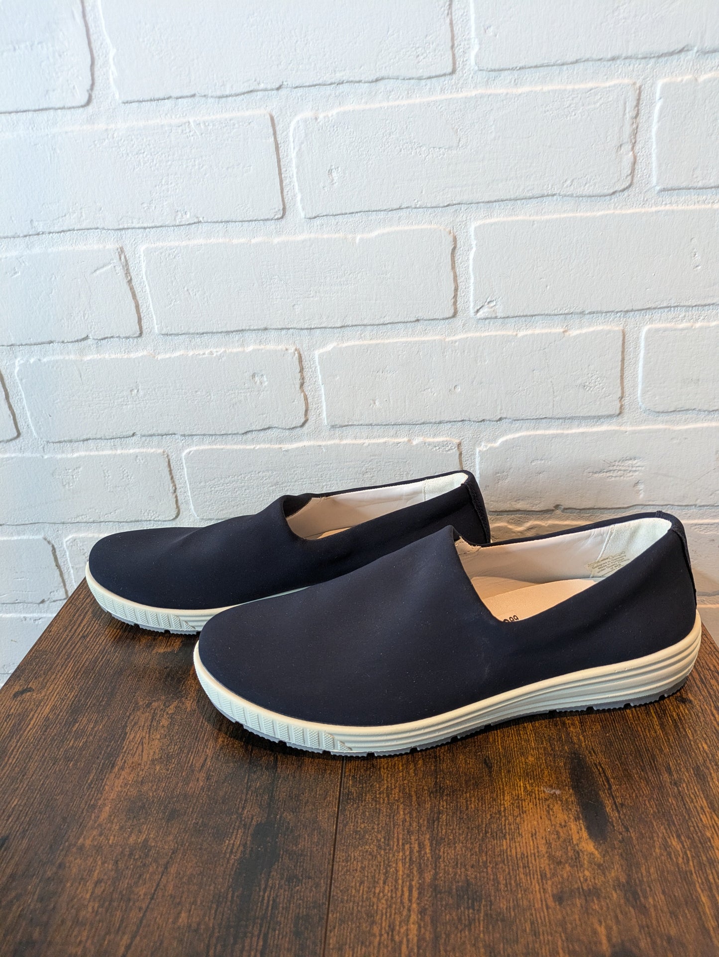 Blue Shoes Flats Clothes Mentor, Size 5