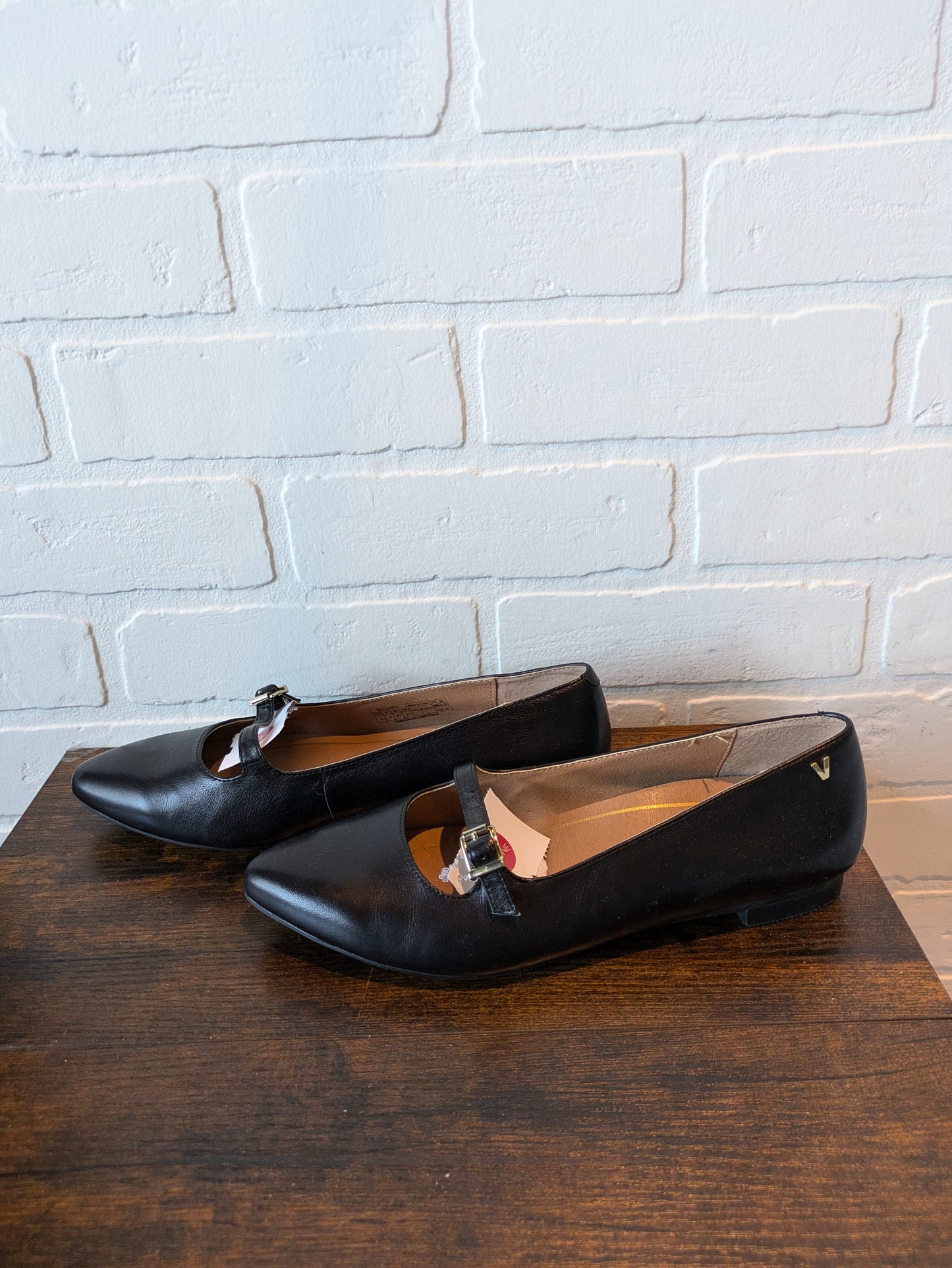 Black Shoes Flats Vionic, Size 6