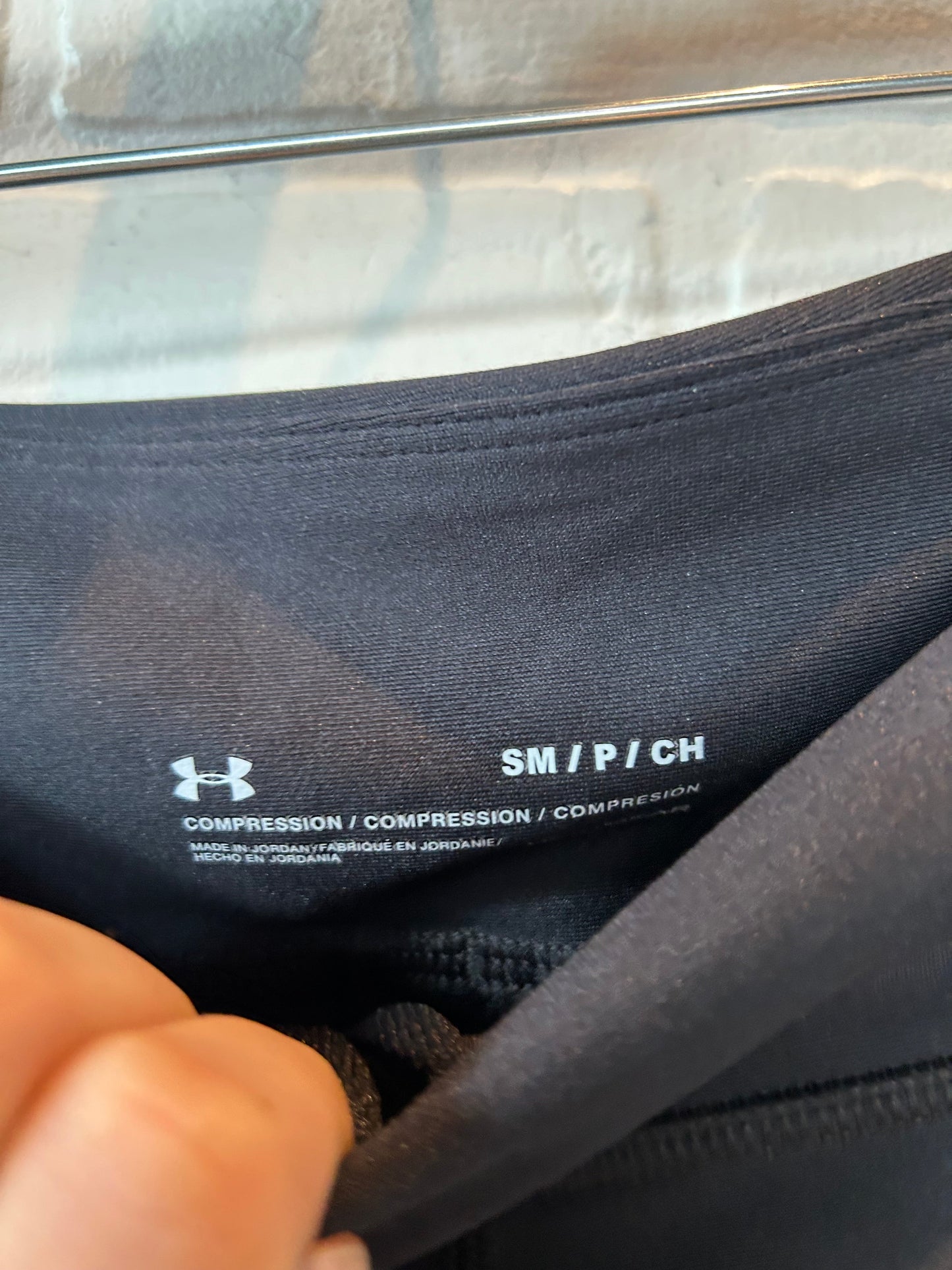 Black Athletic Leggings Capris Under Armour, Size 4