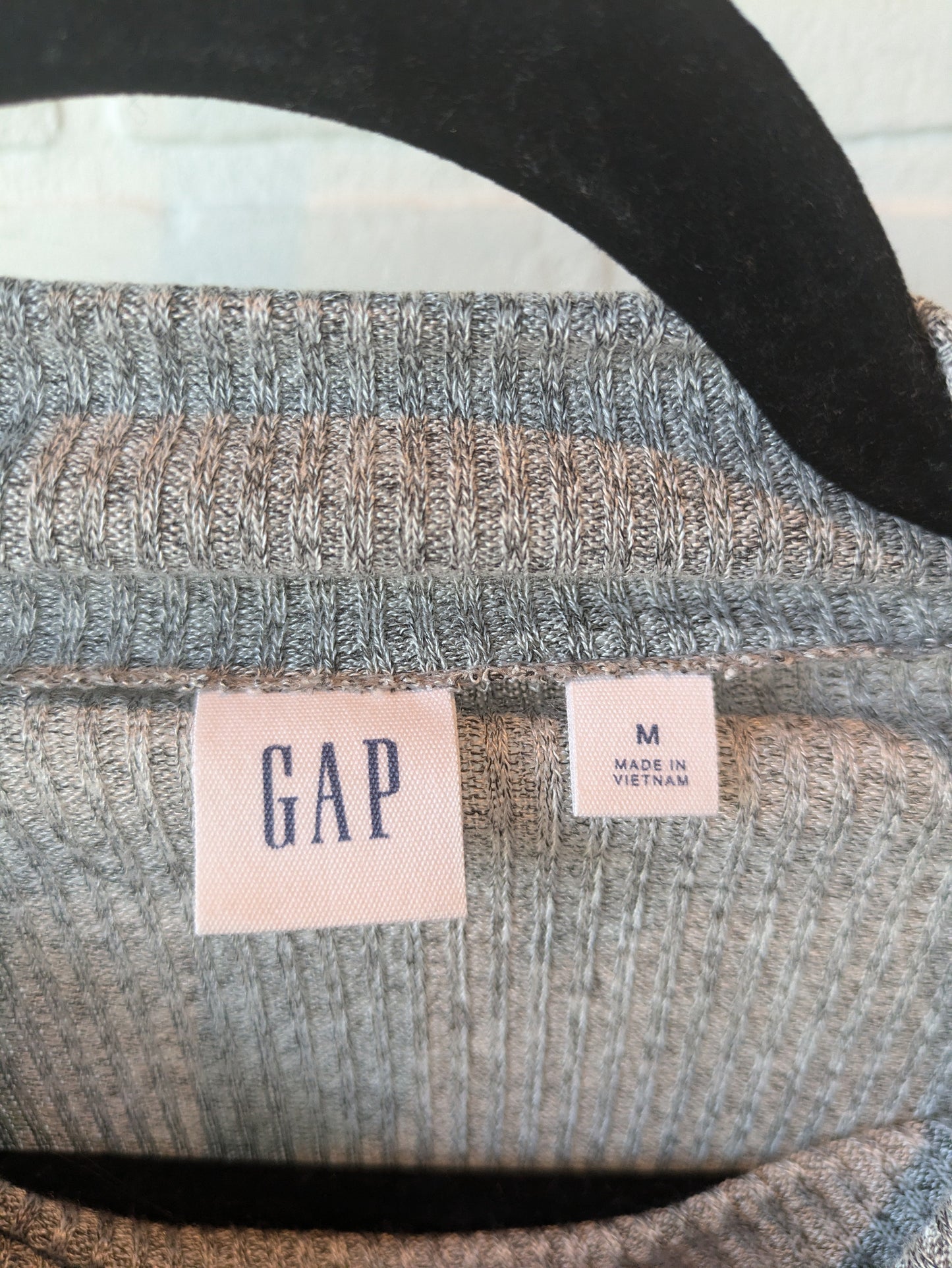 Top Long Sleeve By Gap In Grey, Size: M