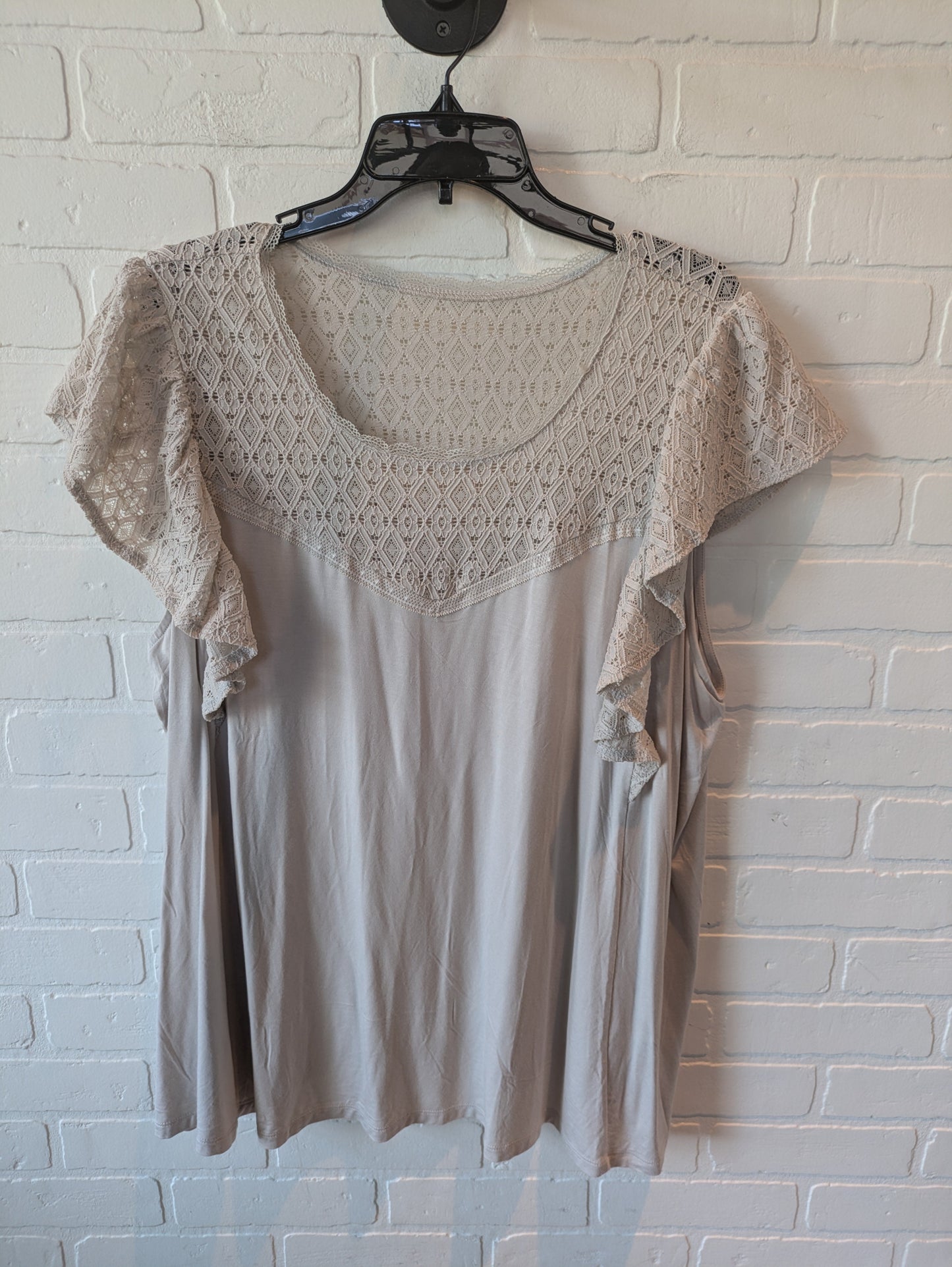 Top Short Sleeve By Torrid In Tan, Size: 3x