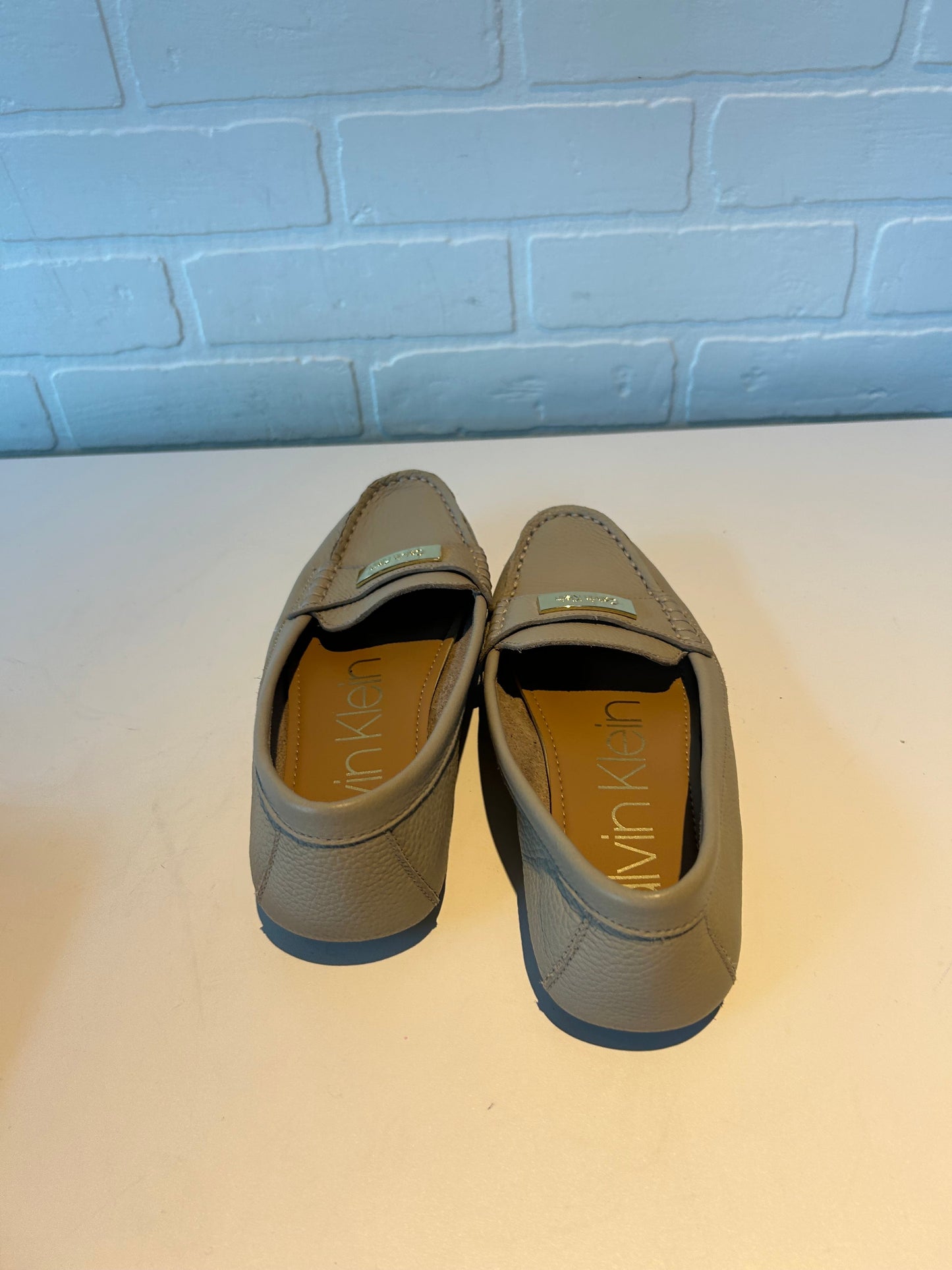 Shoes Flats By Calvin Klein In Tan, Size: 6.5