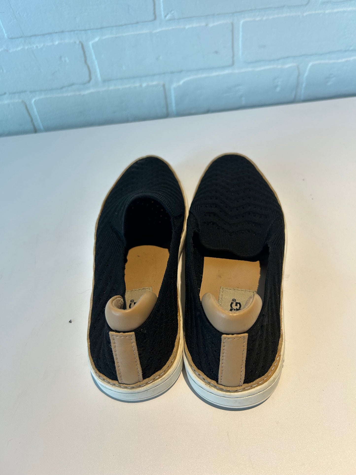 Shoes Designer By Ugg In Black, Size: 6