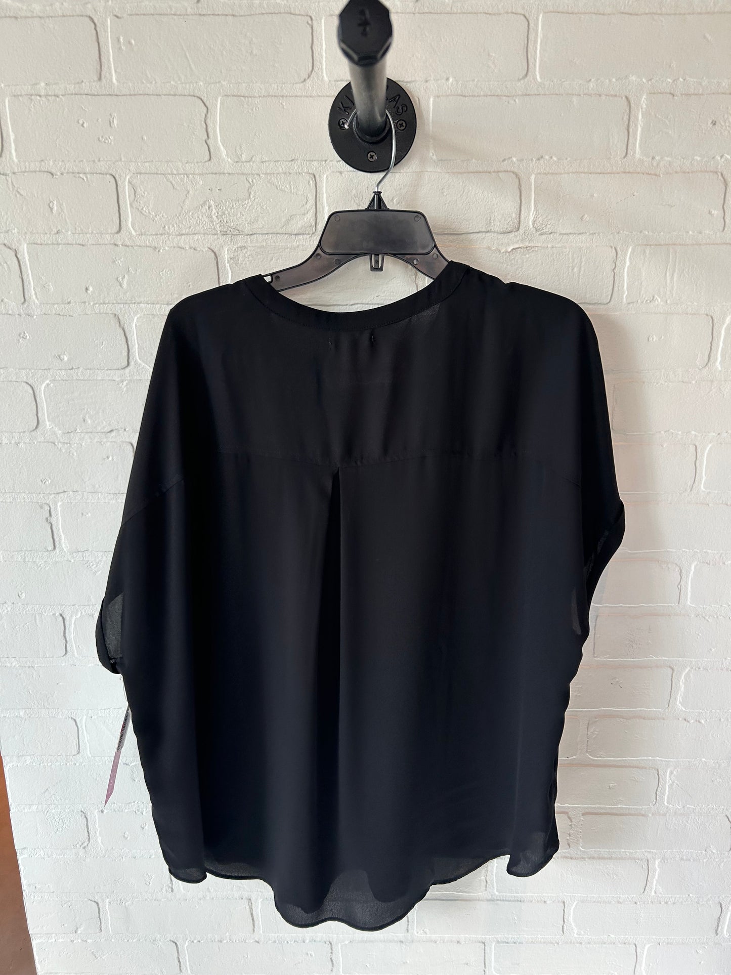 Top Short Sleeve By Maurices In Black, Size: 2x