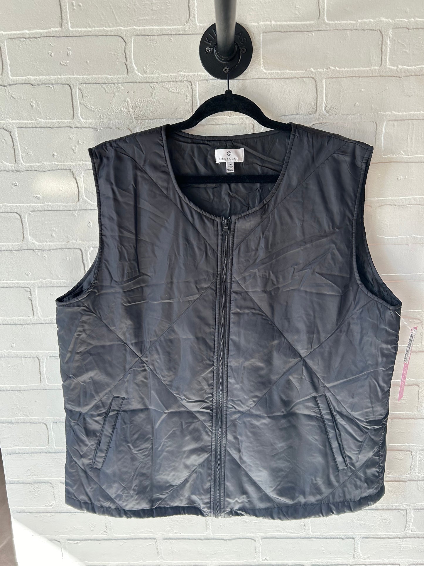 Vest Puffer & Quilted By Socialite In Black, Size: L