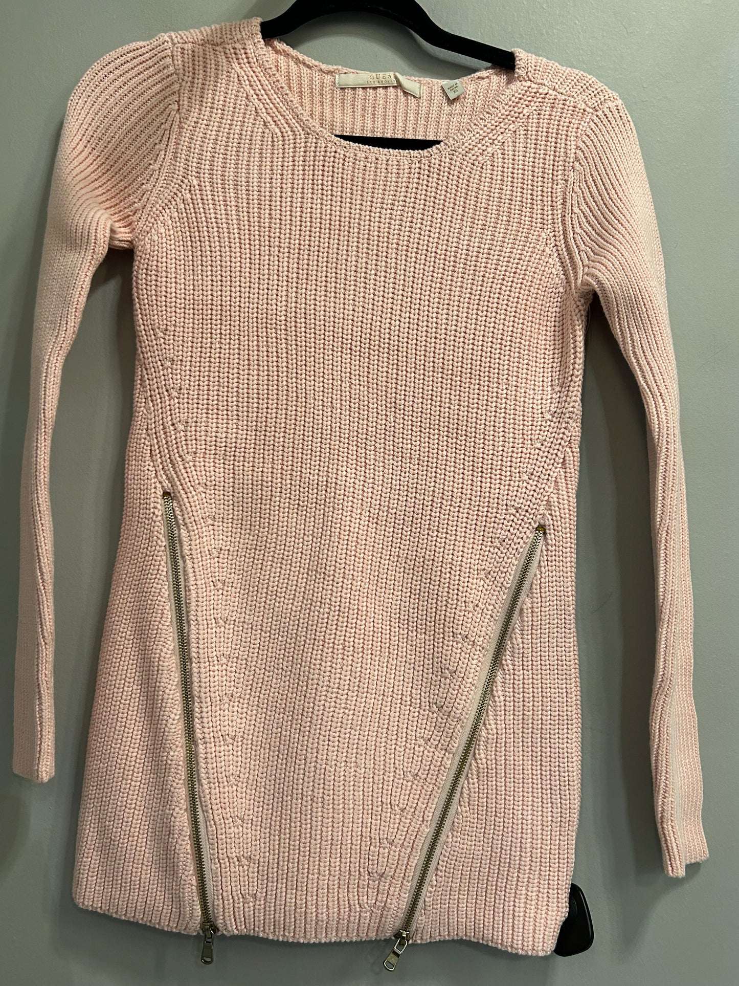 Sweater By Guess In Pink, Size: Xs