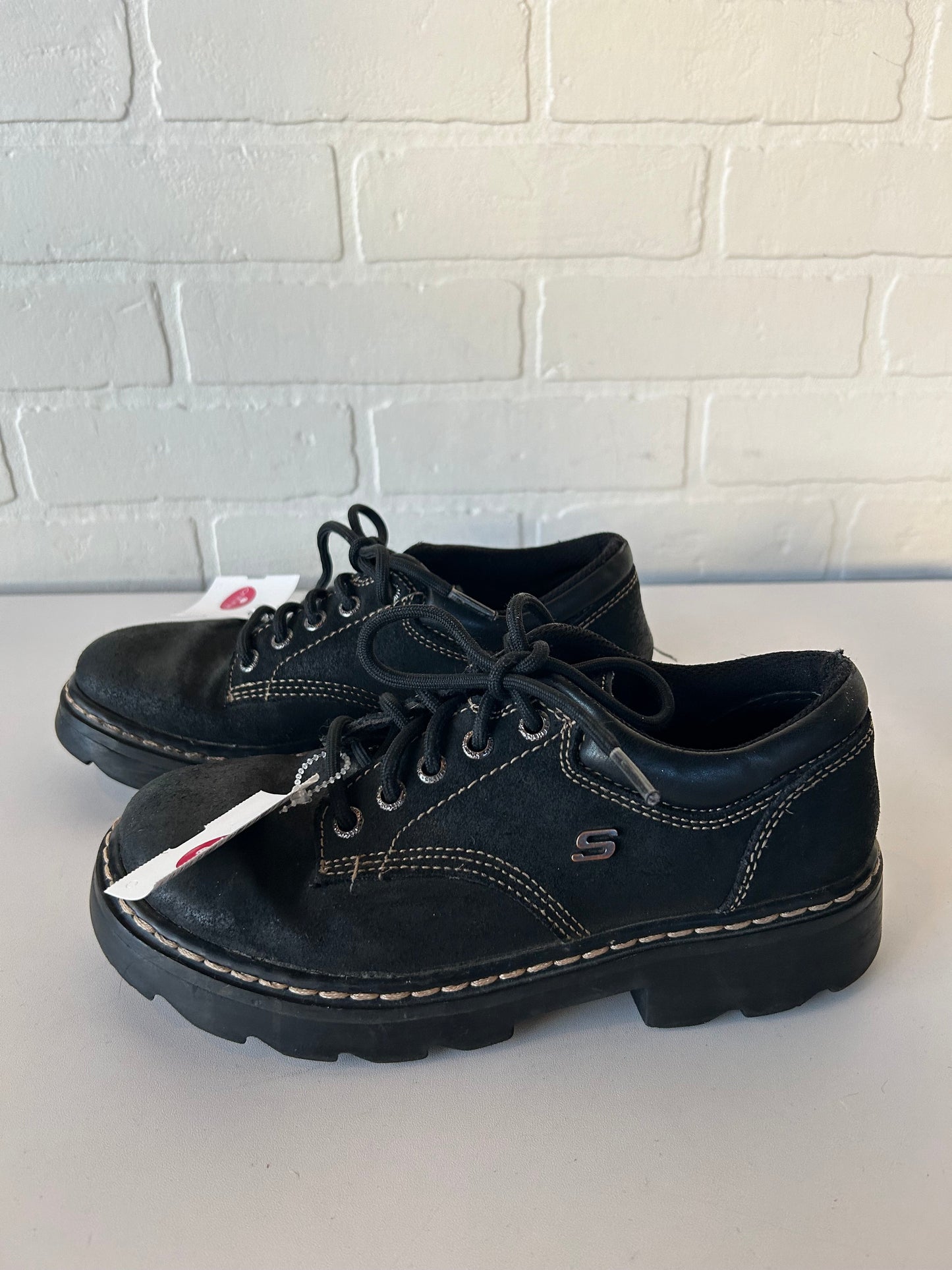 Shoes Sneakers By Skechers In Black, Size: 6.5