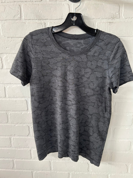 Athletic Top Short Sleeve By Lululemon In Grey, Size: Xs