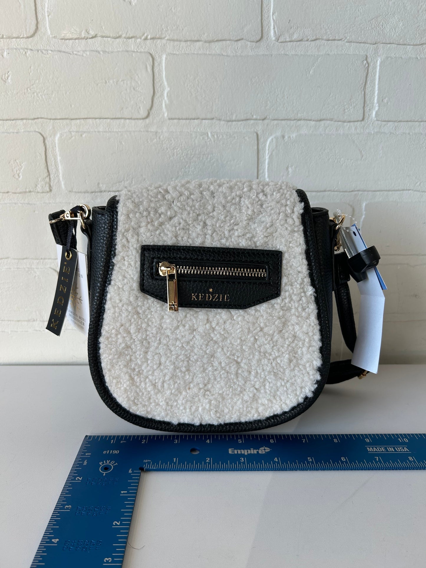 Crossbody By Clothes Mentor, Size: Medium