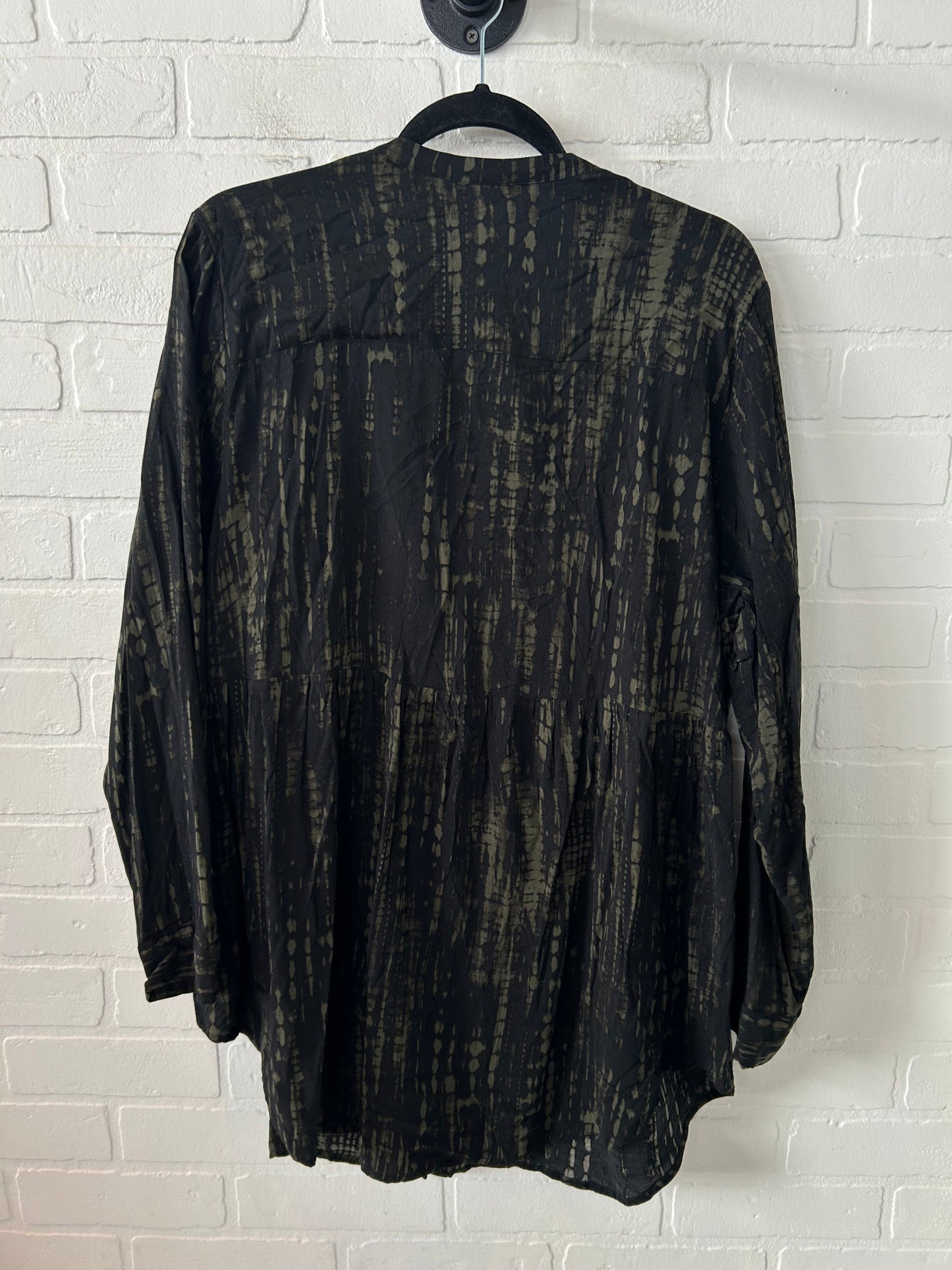 Top Long Sleeve By Torrid In Black & Green, Size: 3x