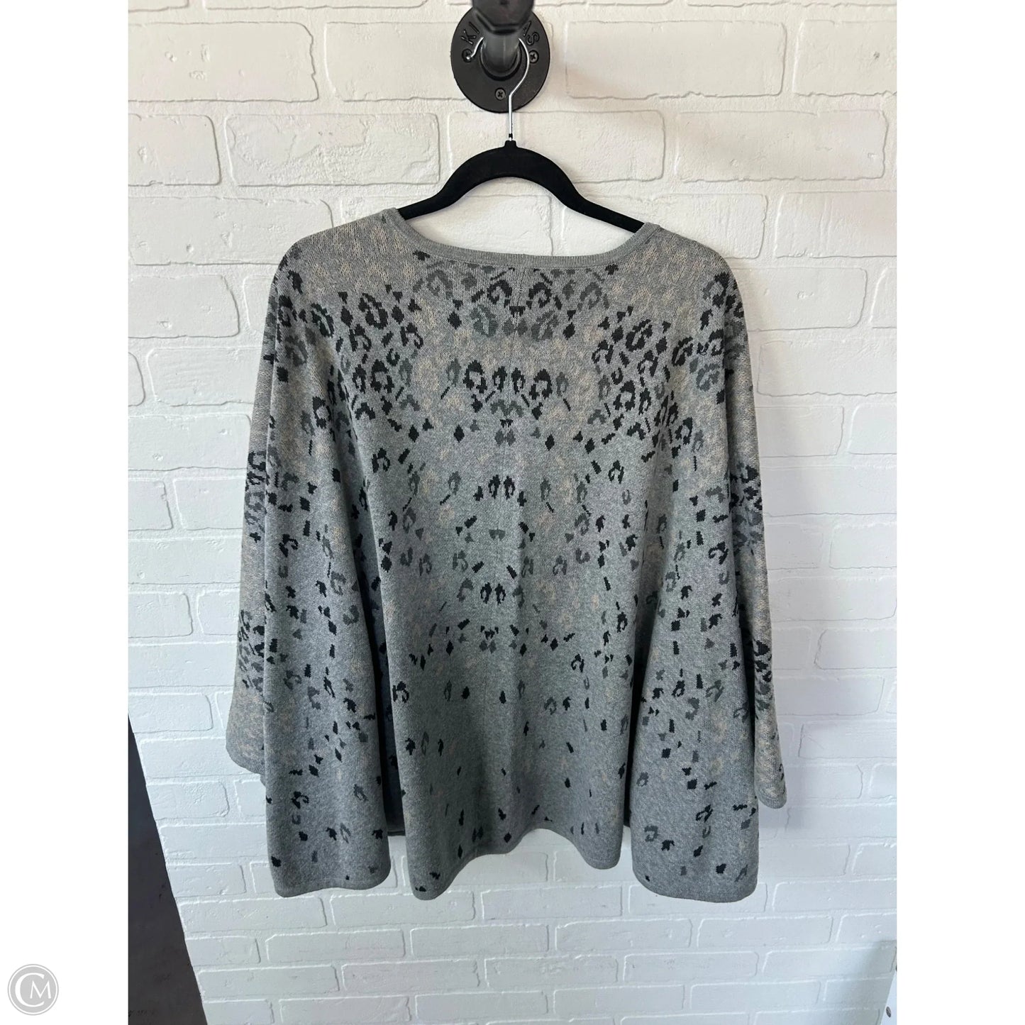 Shawl By Cabi In Grey, Size: Osfm