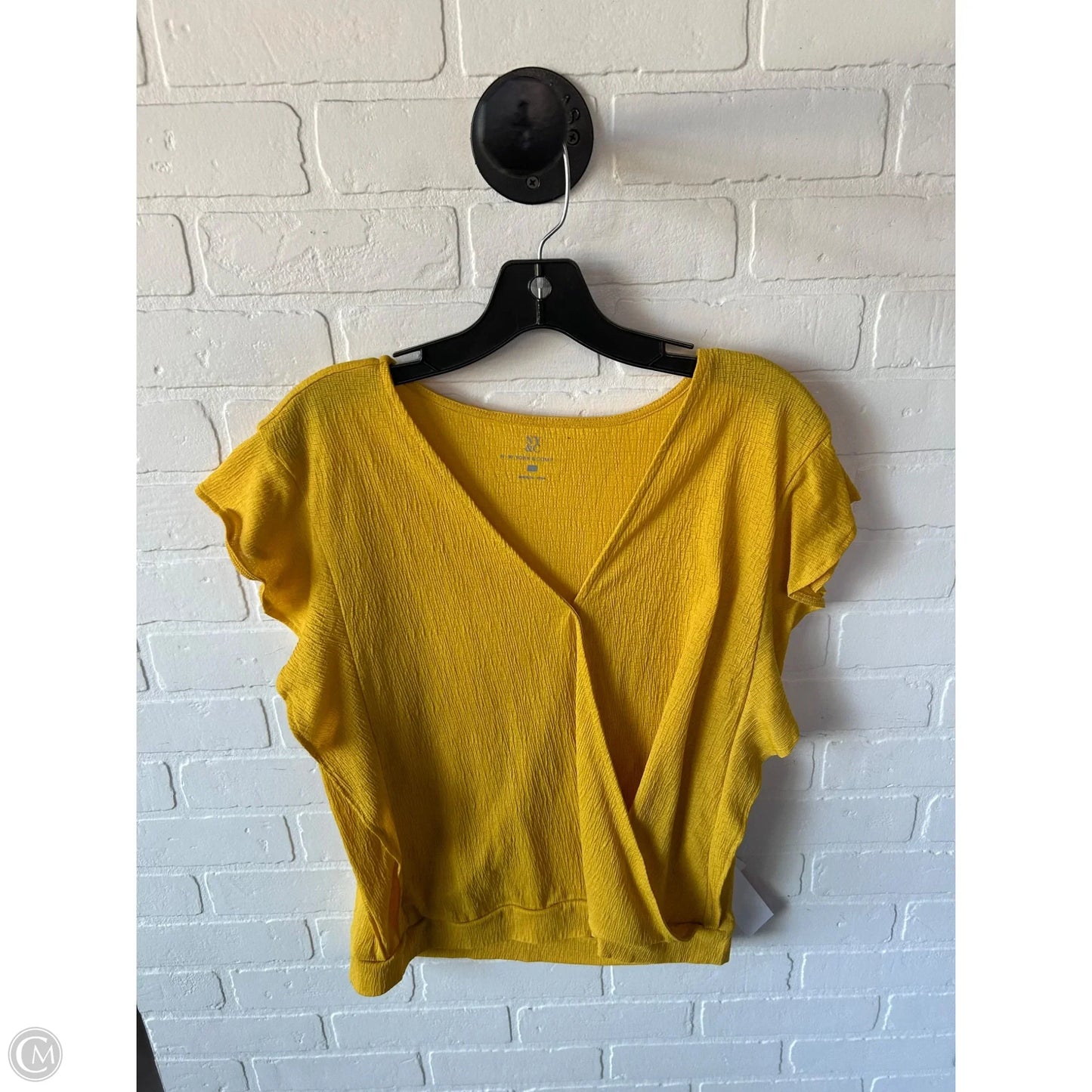 Top Short Sleeve By New York And Co In Yellow, Size: L