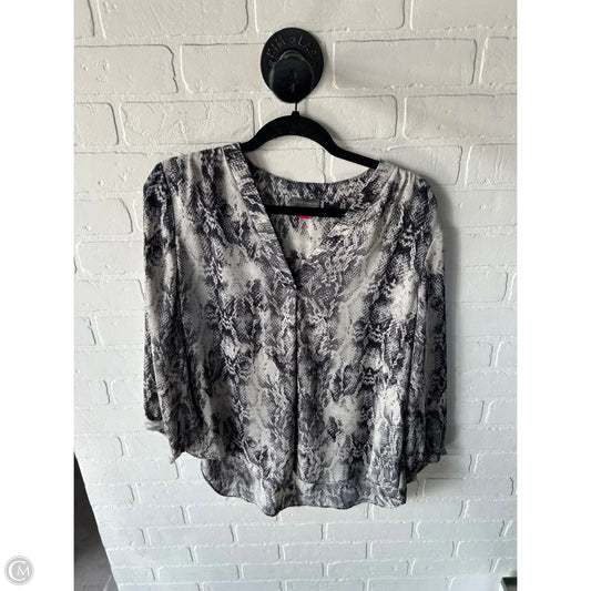 Top Long Sleeve By Vince Camuto In Grey, Size: L