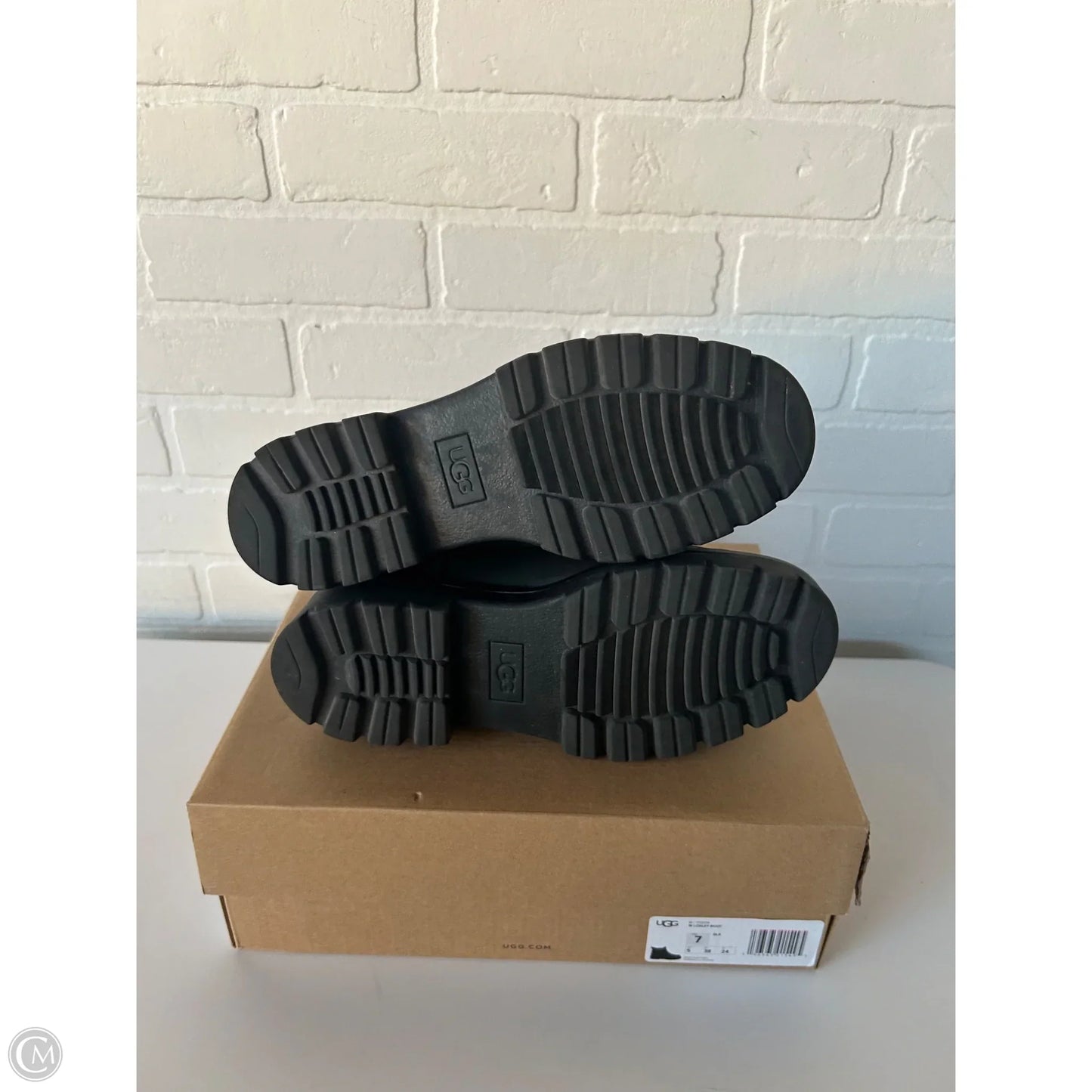 Boots Designer By Ugg In Black, Size: 7