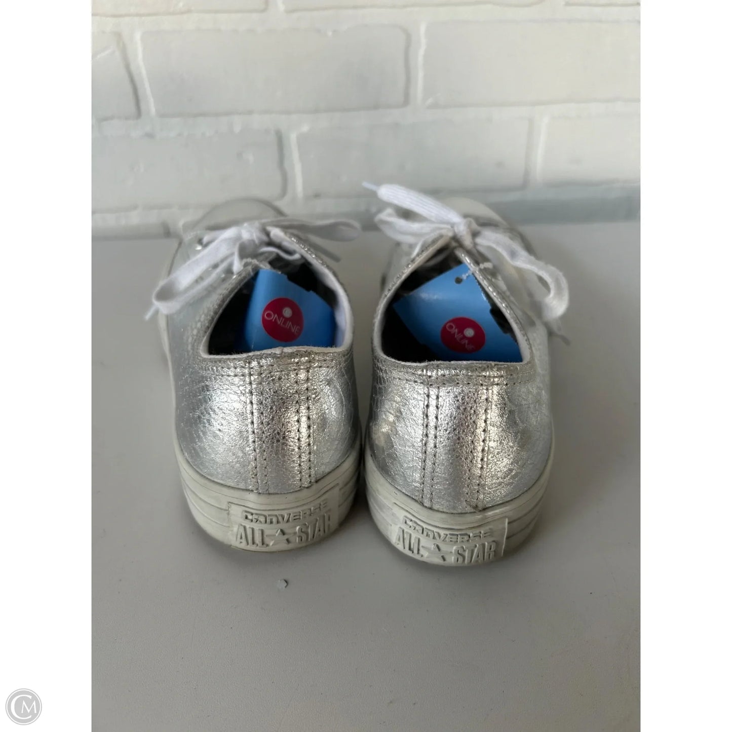 Shoes Sneakers By Converse In Silver & White, Size: 7.5