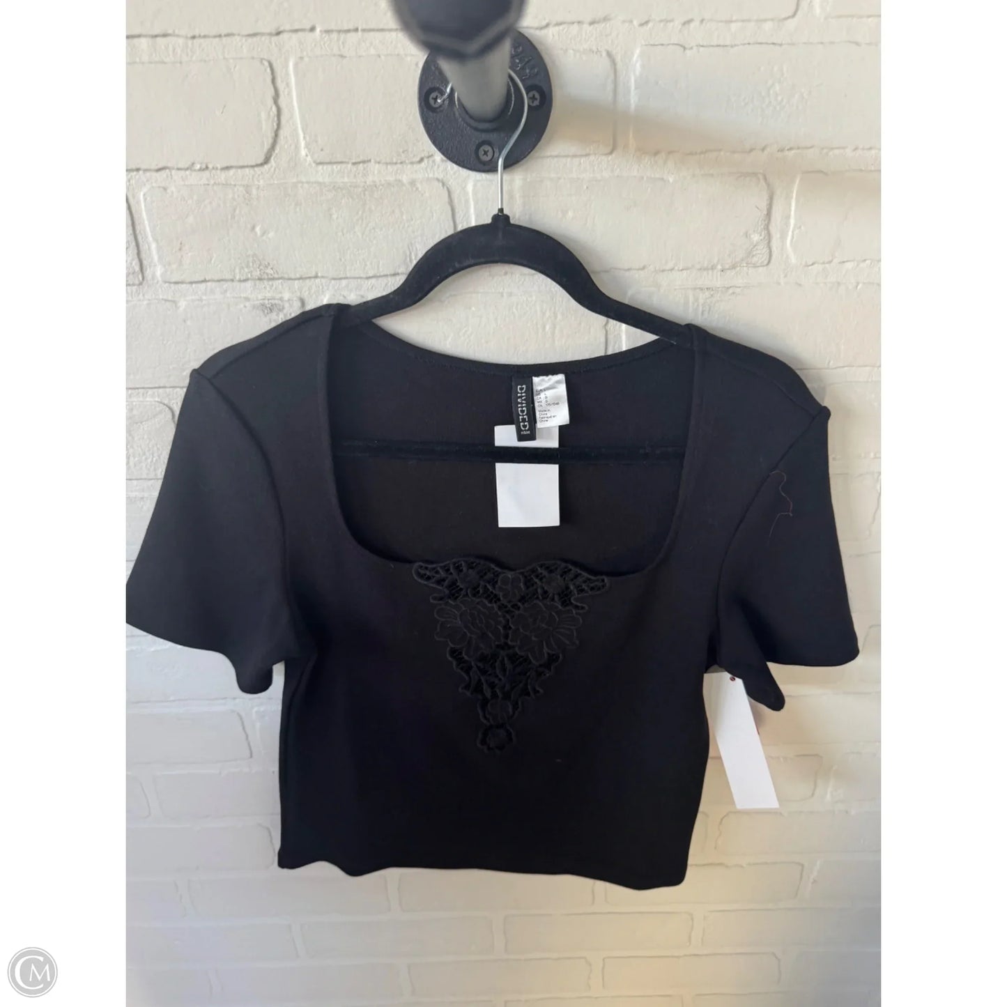 Top Short Sleeve Basic By Divided In Black, Size: L