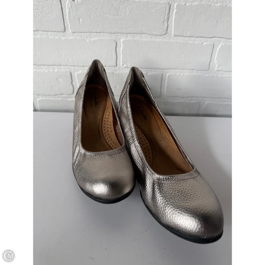 Shoes Heels Block By Clarks In Silver, Size: 8