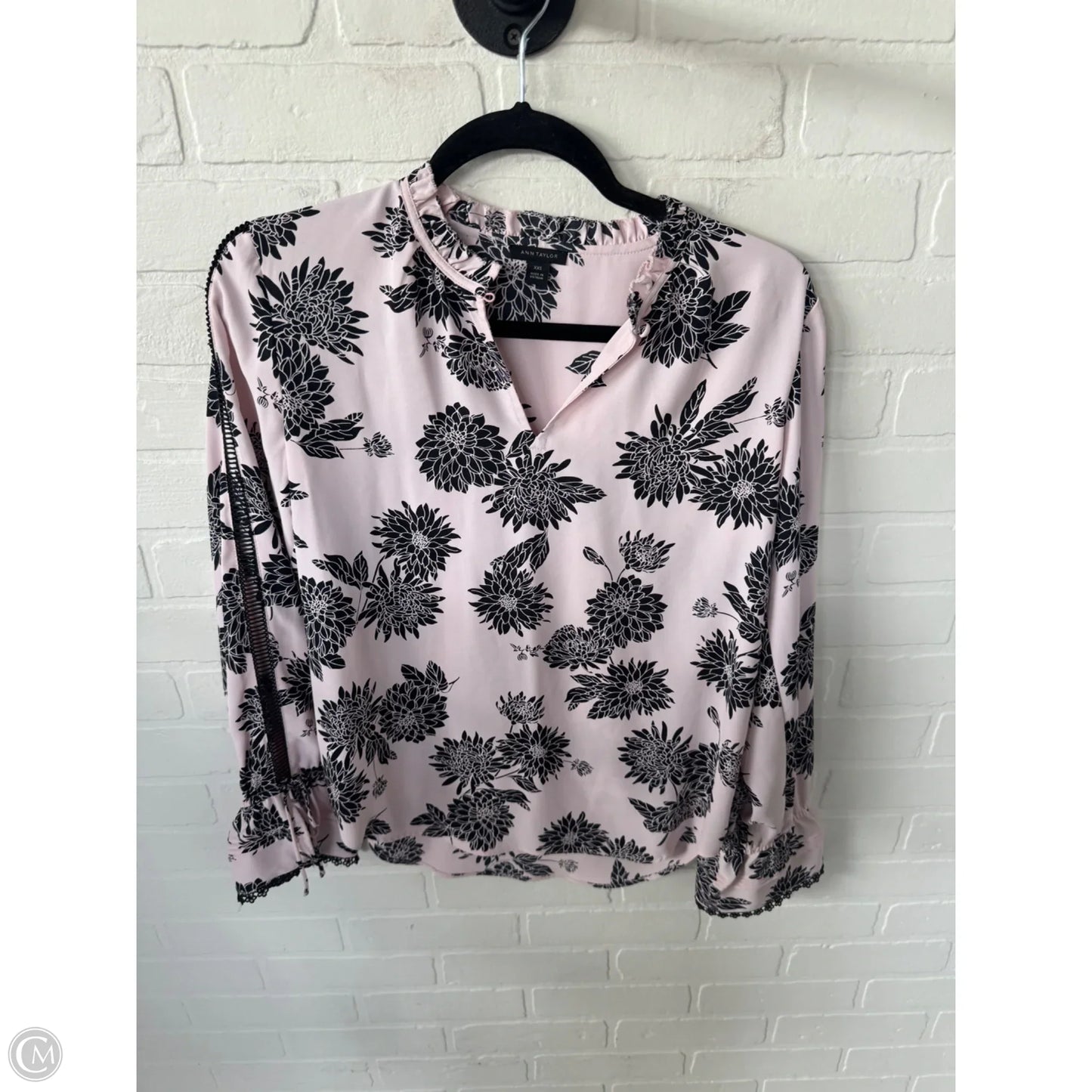 Top Long Sleeve By Ann Taylor In Black & Pink, Size: Xxs
