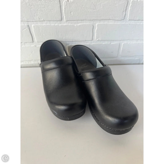 Shoes Flats By Dansko In Black, Size: 8.5