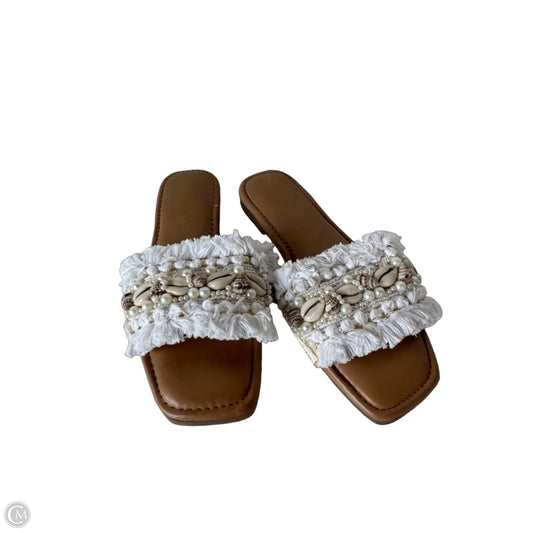 Sandals Flats By Clothes Mentor In Tan & White, Size: 8.5