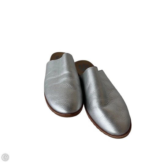 Shoes Flats By Sorel In Silver, Size: 8