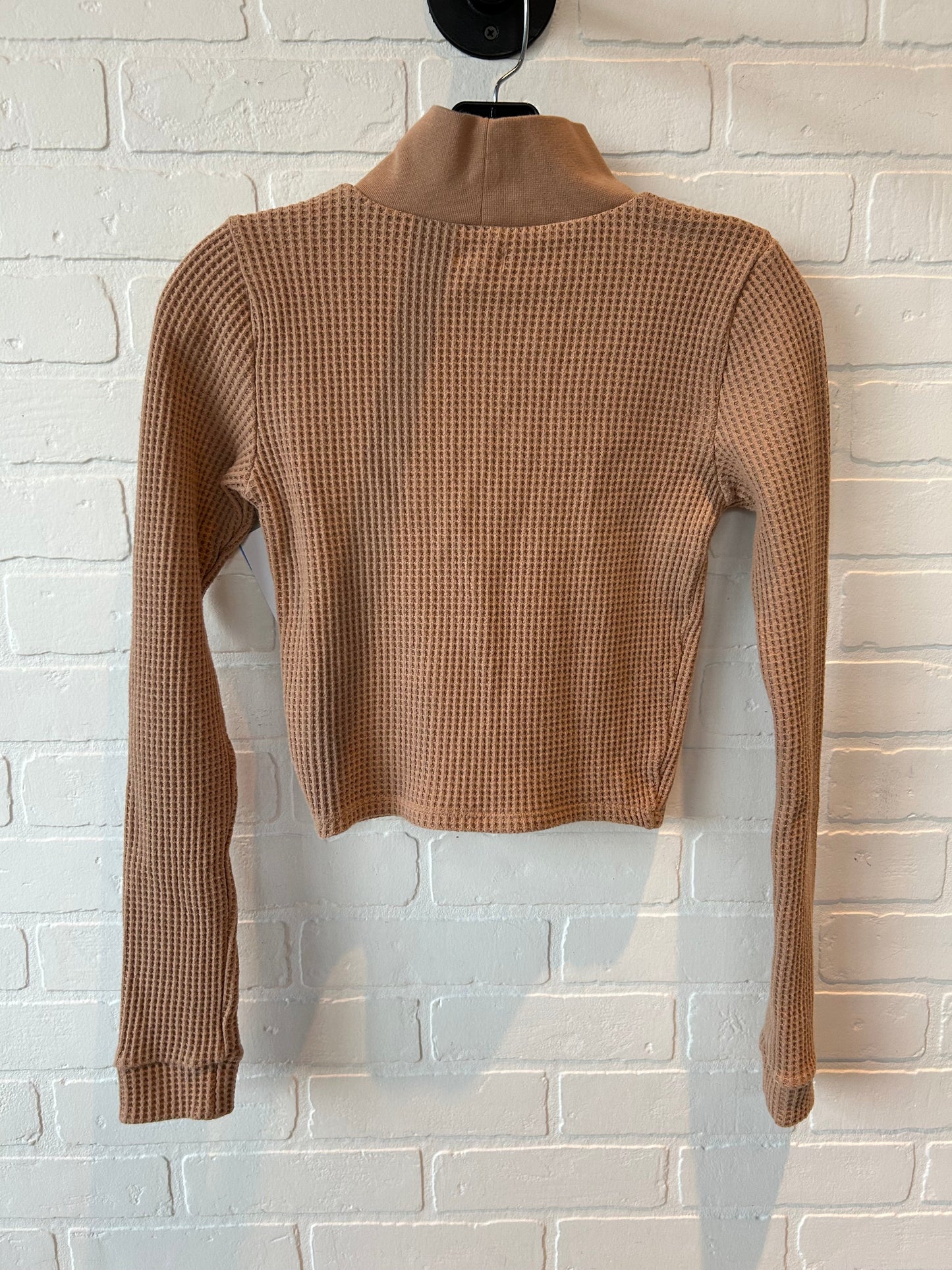 Top Long Sleeve Basic By Aerie In Tan, Size: S