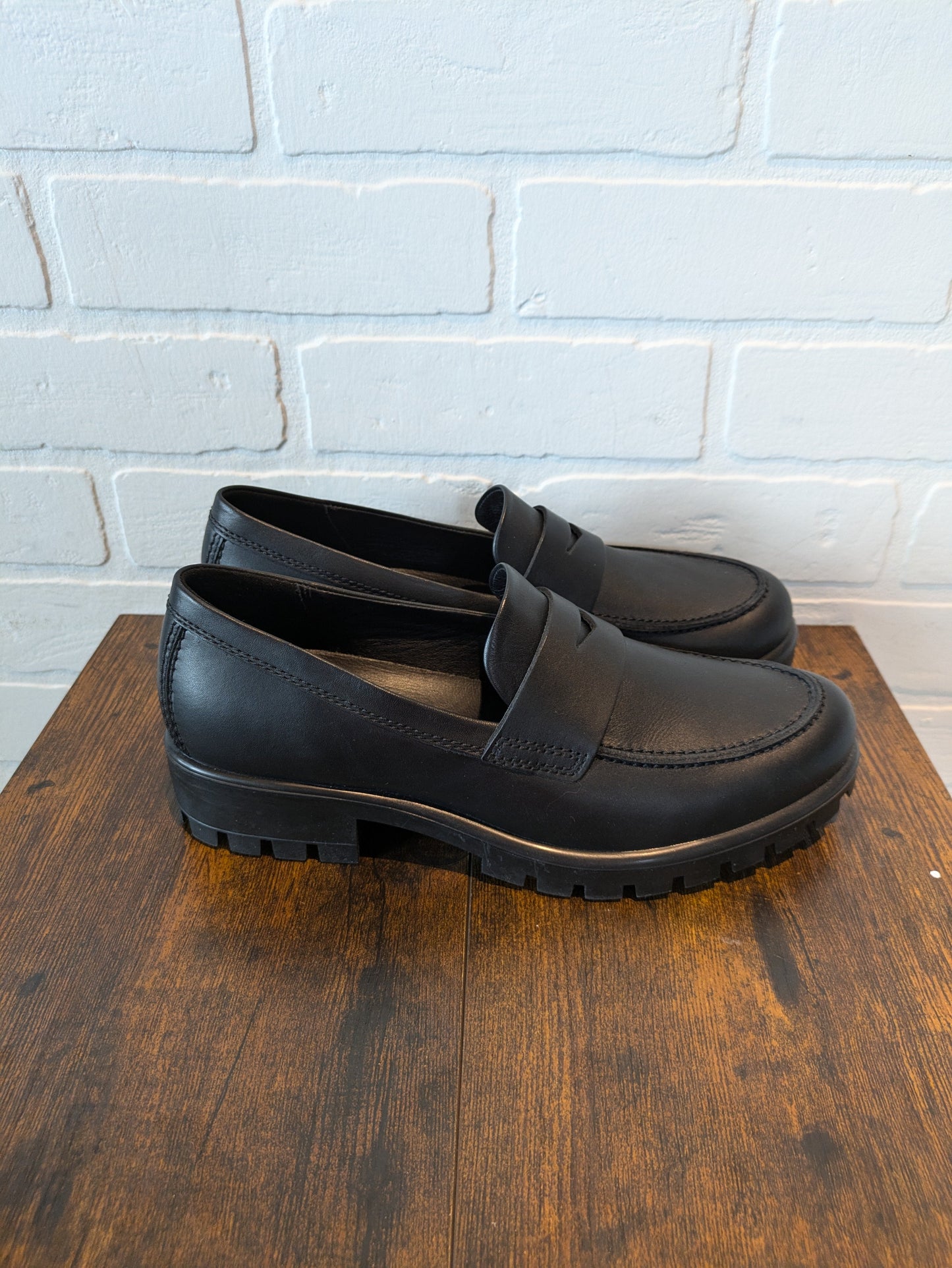 Black Shoes Flats Ecco, Size 8