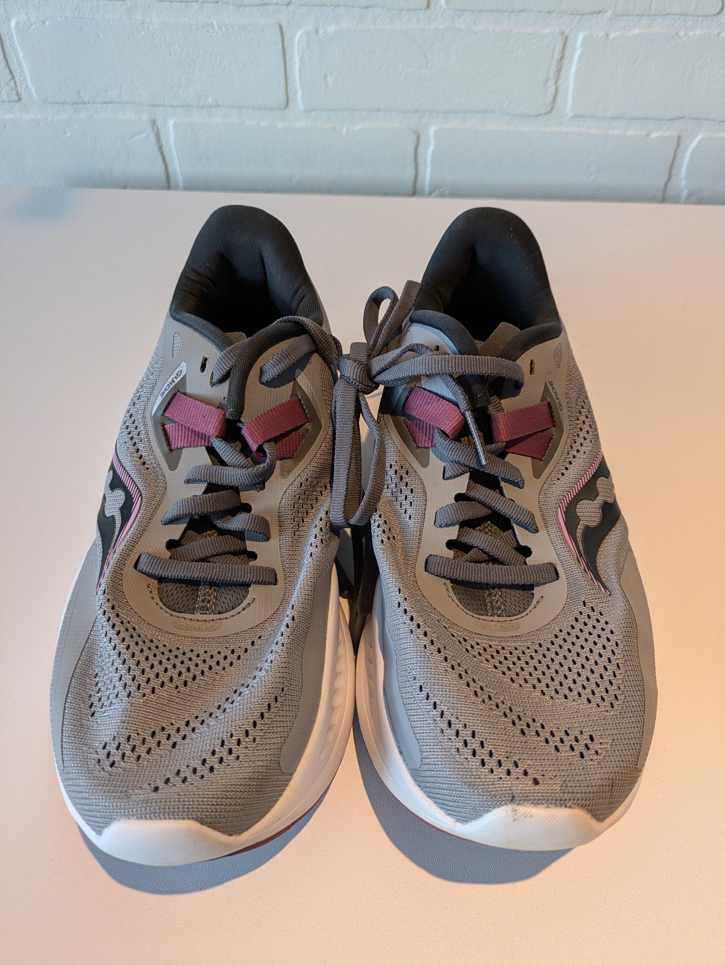 Shoes Athletic By Saucony In Grey, Size: 6.5