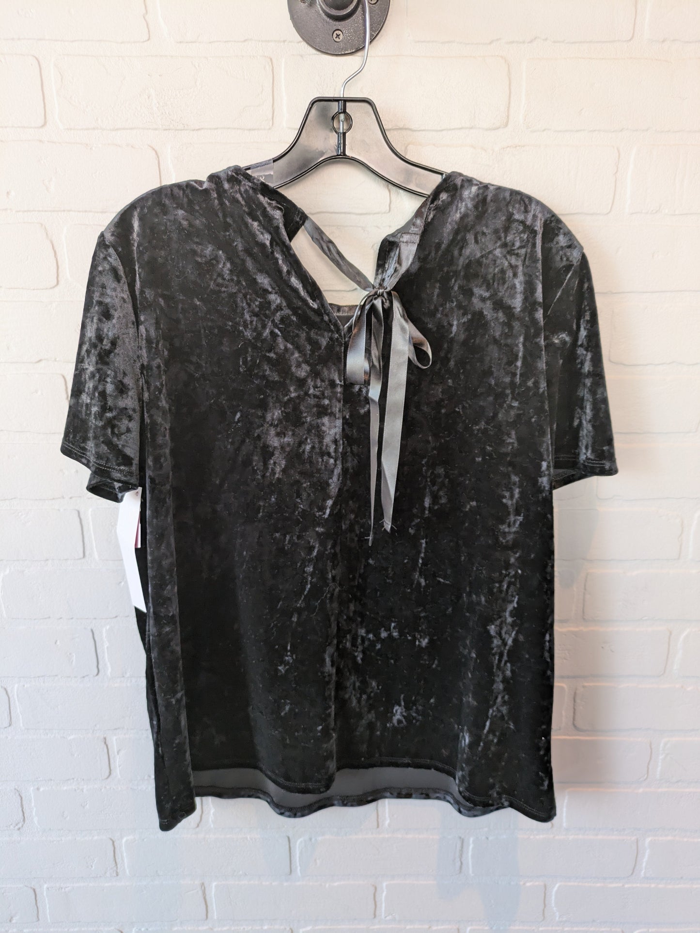 Top Short Sleeve By Beachlunchlounge In Black, Size: M