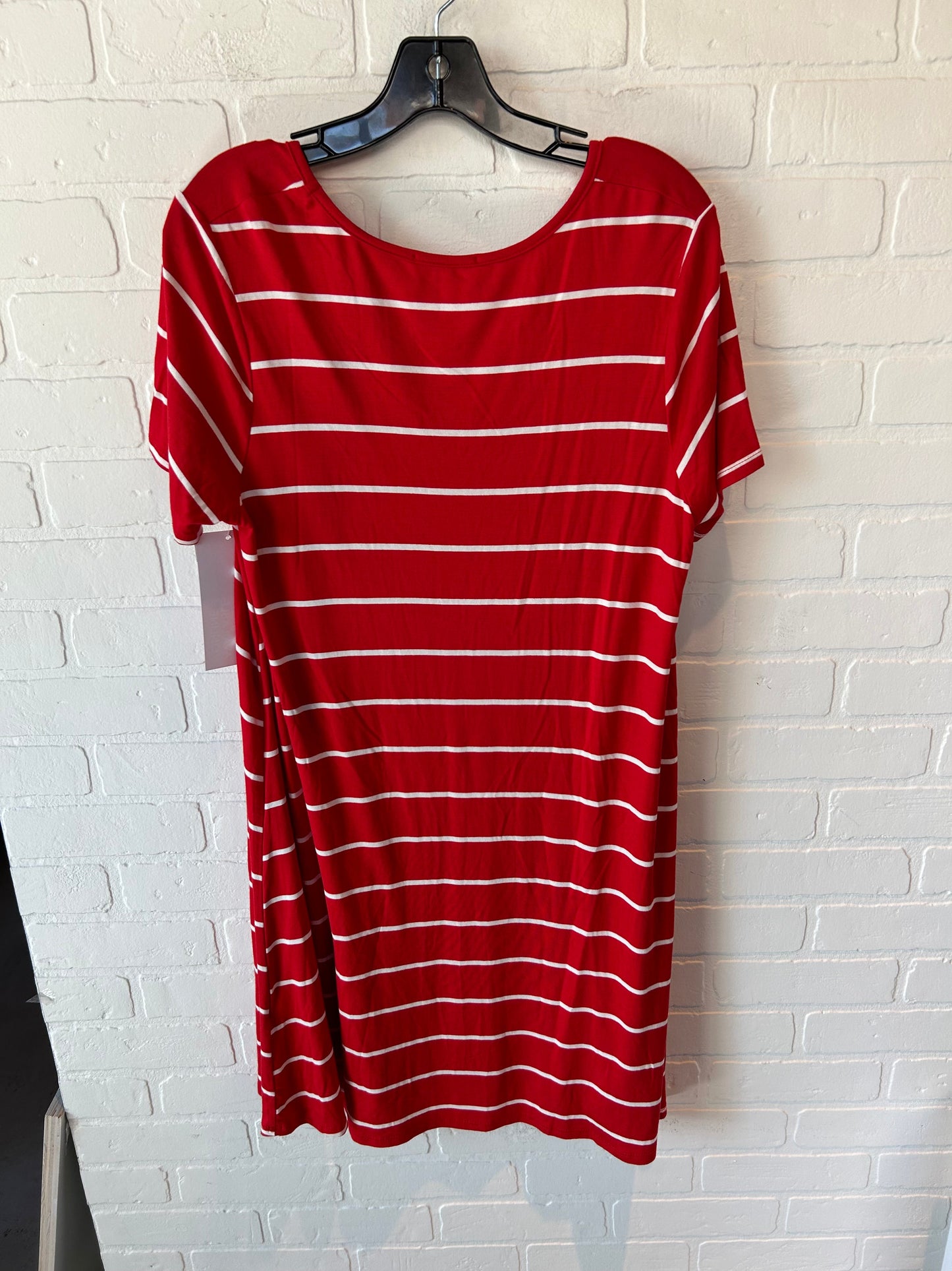 Dress Casual Short By  jess lea  In Red & White, Size: Xl