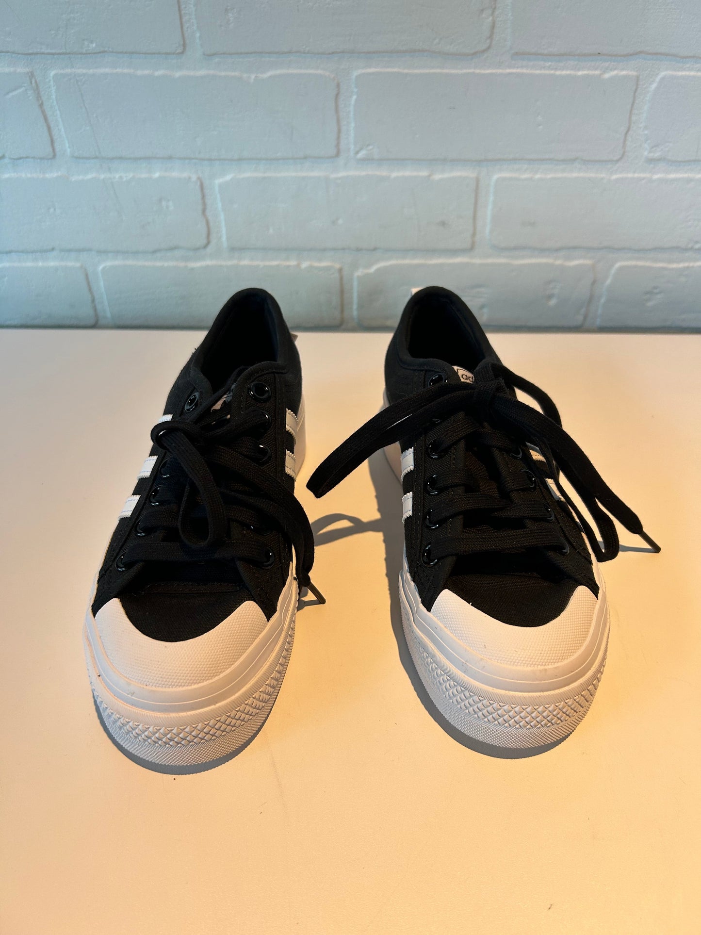 Shoes Sneakers Platform By Adidas In Black & White, Size: 5